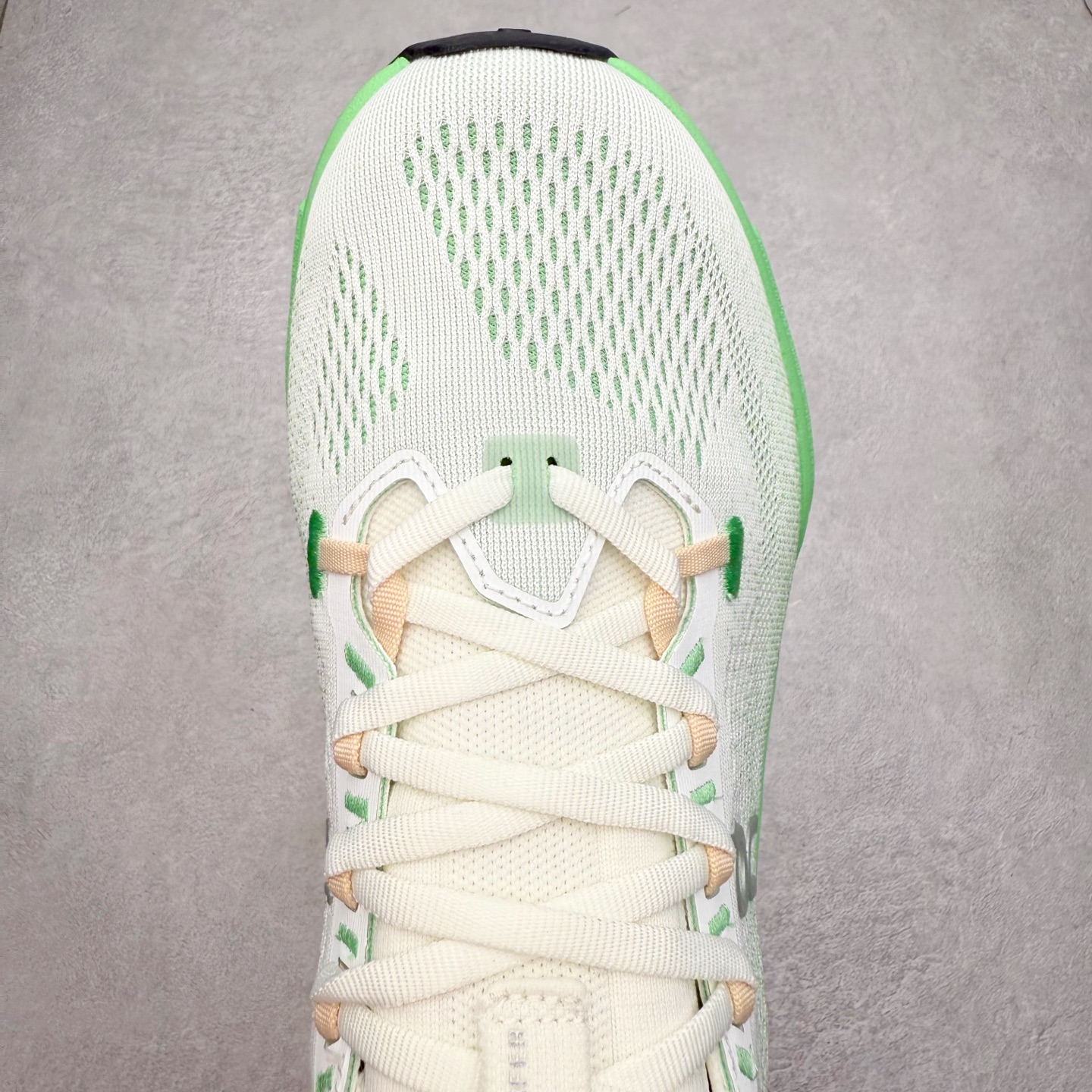 图片[4]-＃DT On昂跑 Cloudsurfer Max 舒适柔软 休闲跑步鞋 此运动品牌 开创于2010年 缓震着陆、强效回弹、轻柔质感的设计构思始终是ON研制关键 与此同时基于“为全球提供革新性的跑步感受”信念 陆续推出了多款跑鞋及其以专业运动人体跑步工程学为设计关键的功能性跑步服饰设备 让跑者不费力气地畅快畅跑 尺码：36 36.5 37.5 38 38.5 39 40 40.5 41 42 42.5 43 44 44.5 45-选品中心