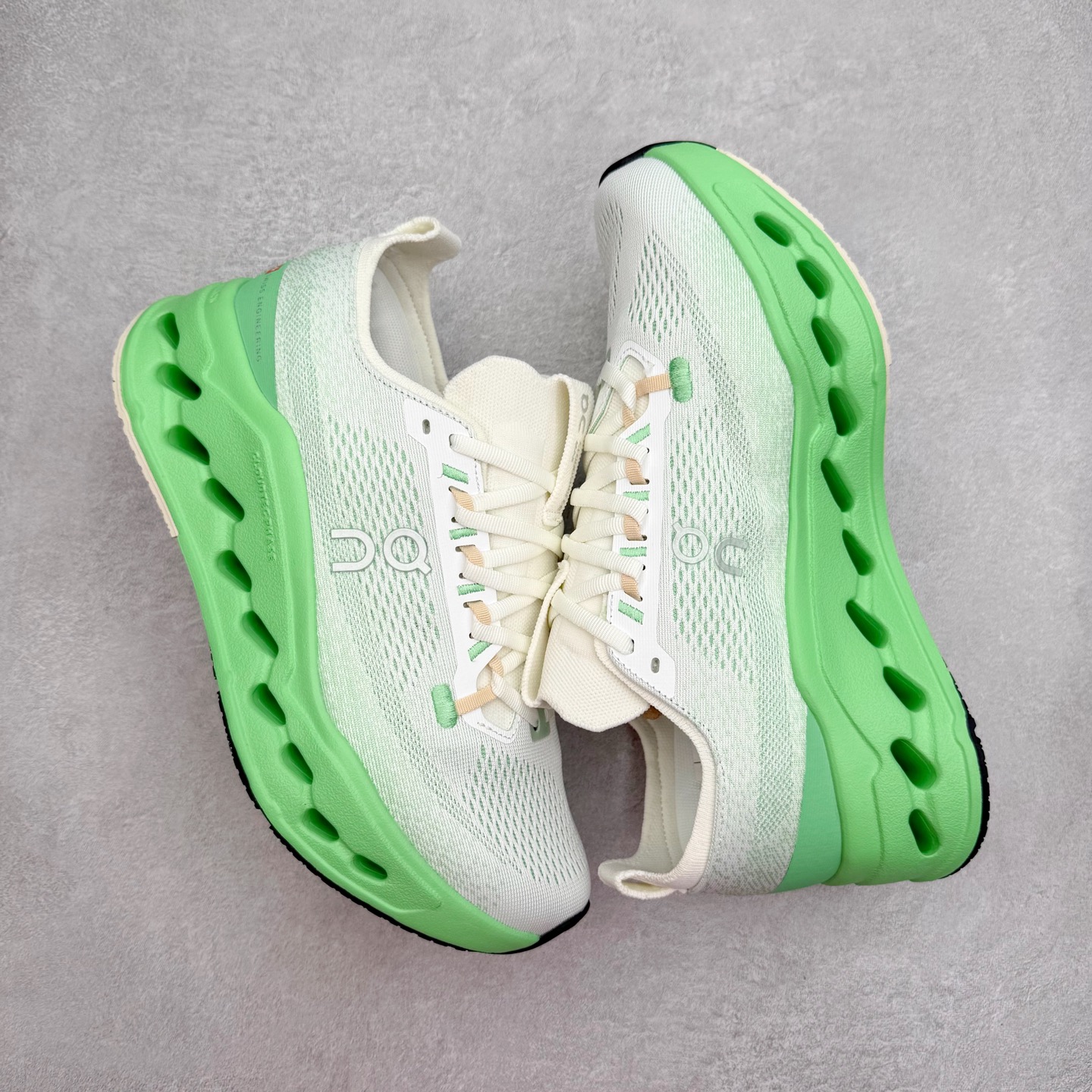 图片[3]-＃DT On昂跑 Cloudsurfer Max 舒适柔软 休闲跑步鞋 此运动品牌 开创于2010年 缓震着陆、强效回弹、轻柔质感的设计构思始终是ON研制关键 与此同时基于“为全球提供革新性的跑步感受”信念 陆续推出了多款跑鞋及其以专业运动人体跑步工程学为设计关键的功能性跑步服饰设备 让跑者不费力气地畅快畅跑 尺码：36 36.5 37.5 38 38.5 39 40 40.5 41 42 42.5 43 44 44.5 45-选品中心