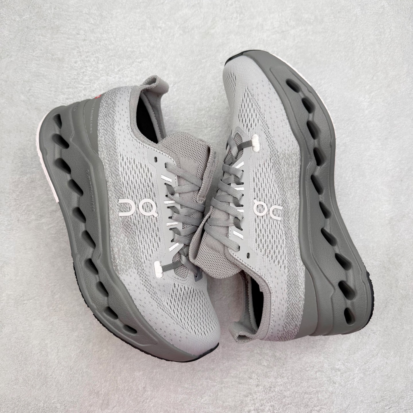 图片[3]-＃DT On昂跑 Cloudsurfer Max 舒适柔软 休闲跑步鞋 此运动品牌 开创于2010年 缓震着陆、强效回弹、轻柔质感的设计构思始终是ON研制关键 与此同时基于“为全球提供革新性的跑步感受”信念 陆续推出了多款跑鞋及其以专业运动人体跑步工程学为设计关键的功能性跑步服饰设备 让跑者不费力气地畅快畅跑 尺码：36 36.5 37.5 38 38.5 39 40 40.5 41 42 42.5 43 44 44.5 45-选品中心