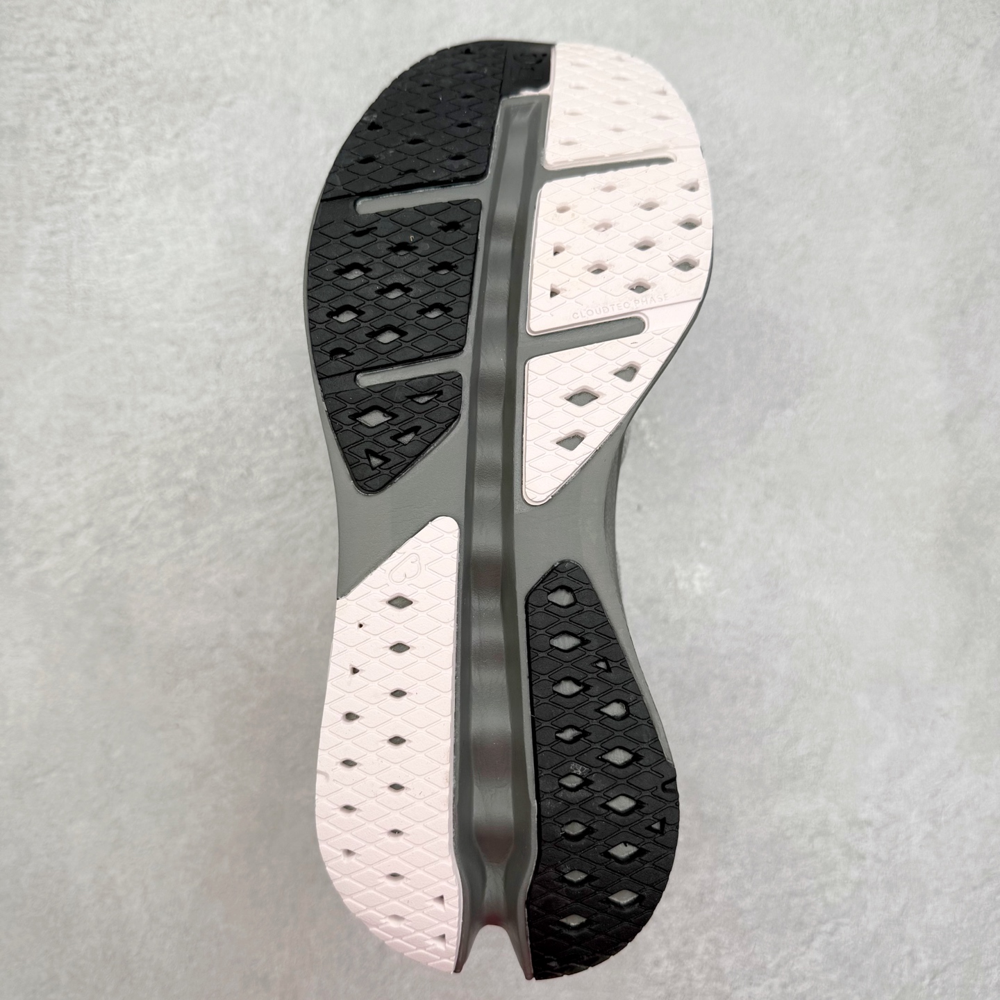 图片[9]-＃DT On昂跑 Cloudsurfer Max 舒适柔软 休闲跑步鞋 此运动品牌 开创于2010年 缓震着陆、强效回弹、轻柔质感的设计构思始终是ON研制关键 与此同时基于“为全球提供革新性的跑步感受”信念 陆续推出了多款跑鞋及其以专业运动人体跑步工程学为设计关键的功能性跑步服饰设备 让跑者不费力气地畅快畅跑 尺码：36 36.5 37.5 38 38.5 39 40 40.5 41 42 42.5 43 44 44.5 45-选品中心