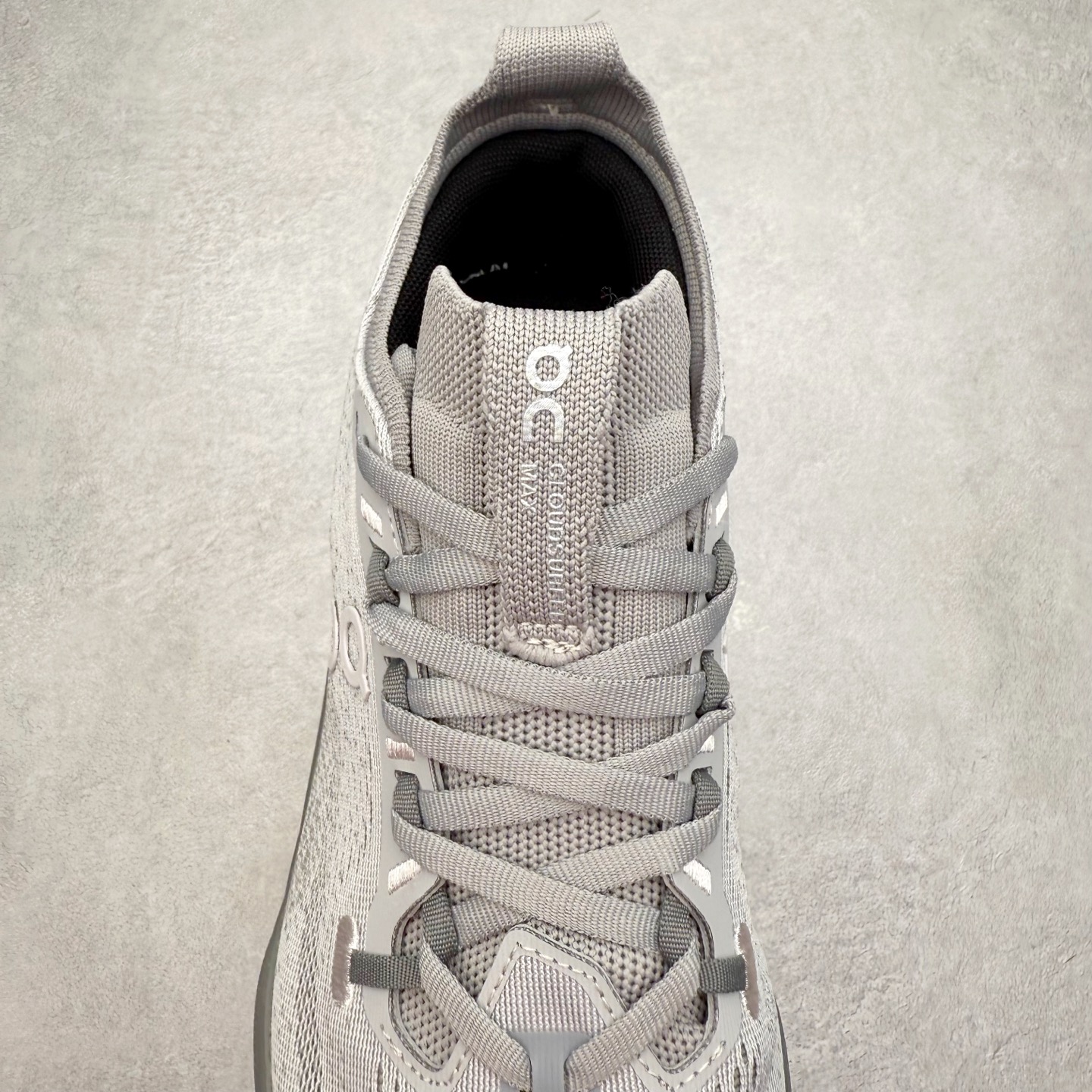 图片[5]-＃DT On昂跑 Cloudsurfer Max 舒适柔软 休闲跑步鞋 此运动品牌 开创于2010年 缓震着陆、强效回弹、轻柔质感的设计构思始终是ON研制关键 与此同时基于“为全球提供革新性的跑步感受”信念 陆续推出了多款跑鞋及其以专业运动人体跑步工程学为设计关键的功能性跑步服饰设备 让跑者不费力气地畅快畅跑 尺码：36 36.5 37.5 38 38.5 39 40 40.5 41 42 42.5 43 44 44.5 45-选品中心