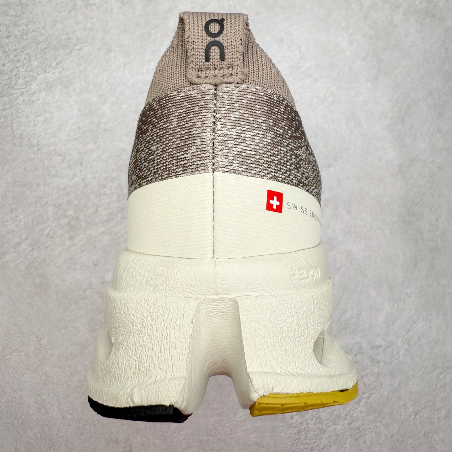 图片[8]-＃DT On昂跑 Cloudsurfer Max 舒适柔软 休闲跑步鞋 此运动品牌 开创于2010年 缓震着陆、强效回弹、轻柔质感的设计构思始终是ON研制关键 与此同时基于“为全球提供革新性的跑步感受”信念 陆续推出了多款跑鞋及其以专业运动人体跑步工程学为设计关键的功能性跑步服饰设备 让跑者不费力气地畅快畅跑 尺码：36 36.5 37.5 38 38.5 39 40 40.5 41 42 42.5 43 44 44.5 45-选品中心