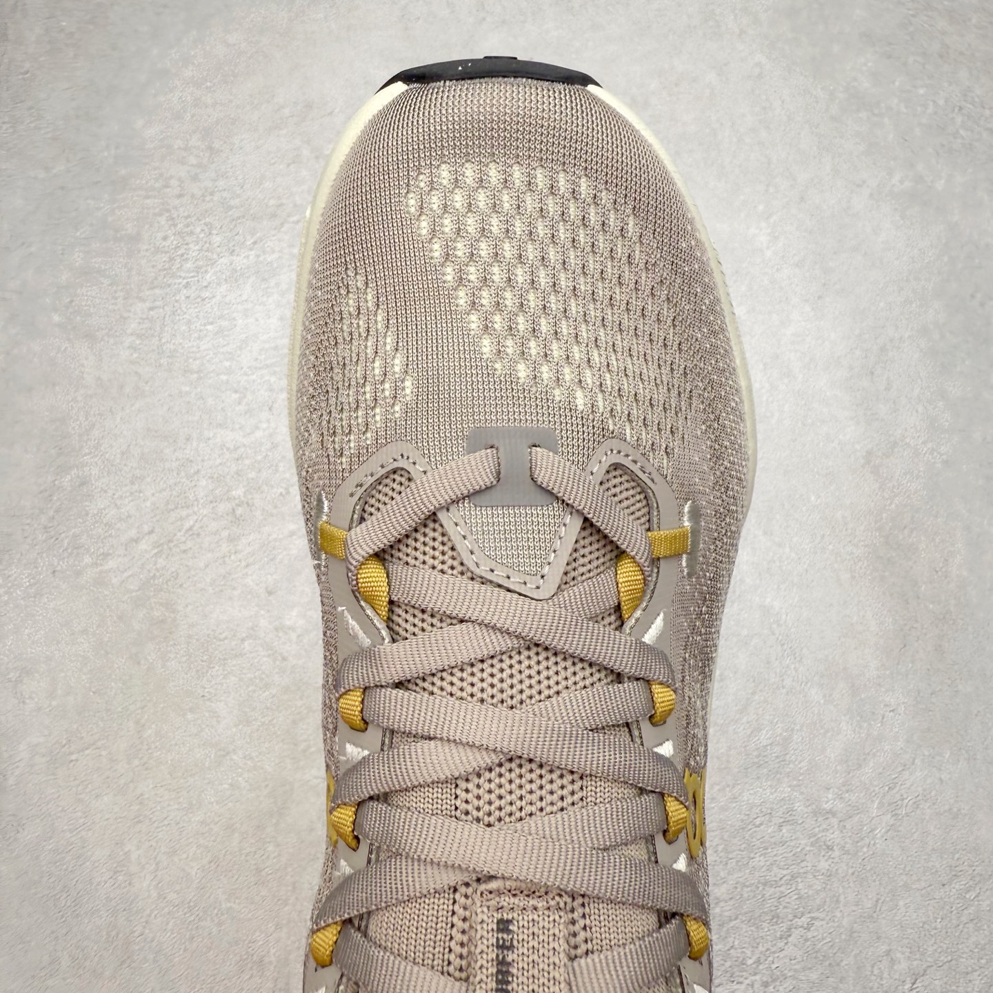 图片[4]-＃DT On昂跑 Cloudsurfer Max 舒适柔软 休闲跑步鞋 此运动品牌 开创于2010年 缓震着陆、强效回弹、轻柔质感的设计构思始终是ON研制关键 与此同时基于“为全球提供革新性的跑步感受”信念 陆续推出了多款跑鞋及其以专业运动人体跑步工程学为设计关键的功能性跑步服饰设备 让跑者不费力气地畅快畅跑 尺码：36 36.5 37.5 38 38.5 39 40 40.5 41 42 42.5 43 44 44.5 45-选品中心