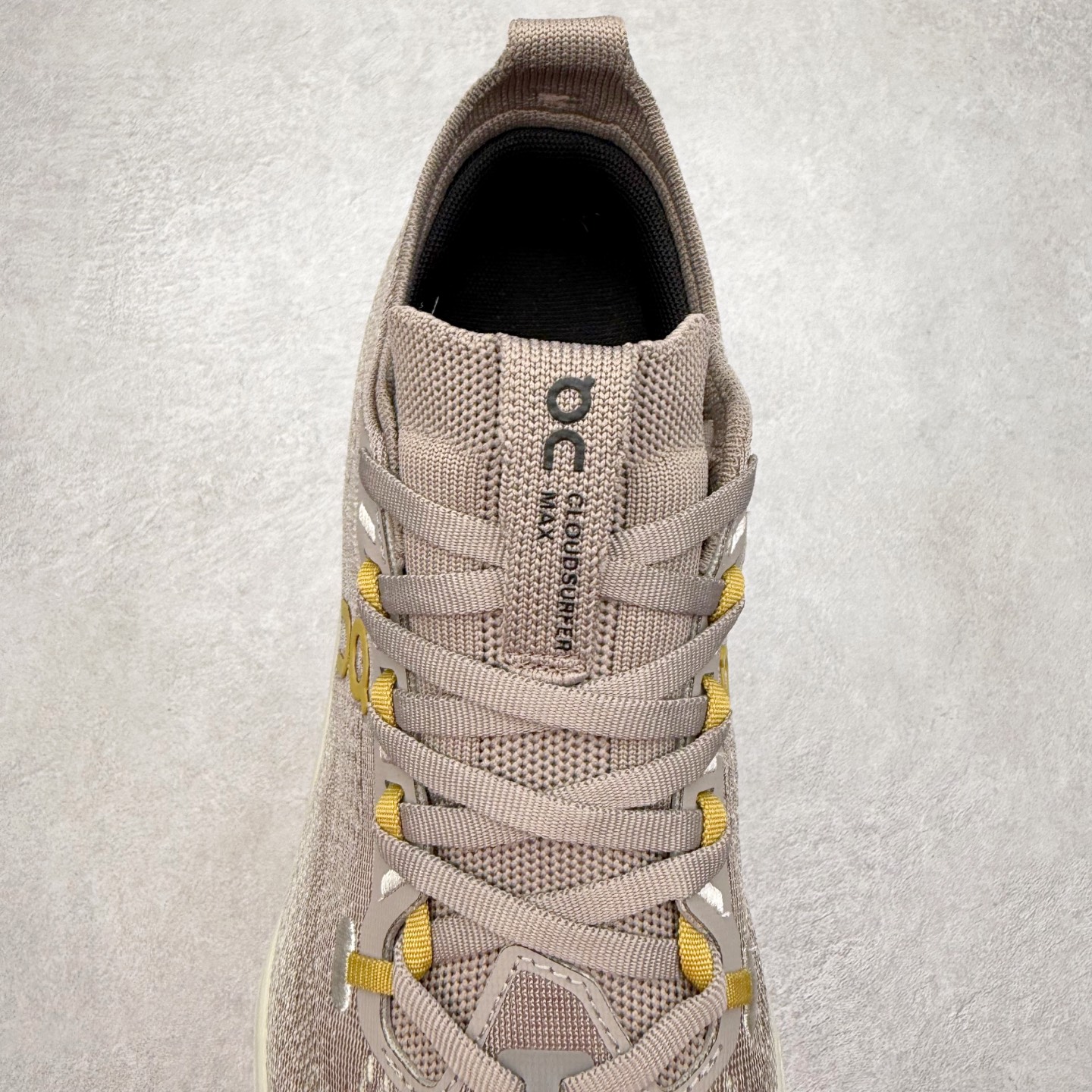 图片[5]-＃DT On昂跑 Cloudsurfer Max 舒适柔软 休闲跑步鞋 此运动品牌 开创于2010年 缓震着陆、强效回弹、轻柔质感的设计构思始终是ON研制关键 与此同时基于“为全球提供革新性的跑步感受”信念 陆续推出了多款跑鞋及其以专业运动人体跑步工程学为设计关键的功能性跑步服饰设备 让跑者不费力气地畅快畅跑 尺码：36 36.5 37.5 38 38.5 39 40 40.5 41 42 42.5 43 44 44.5 45-选品中心