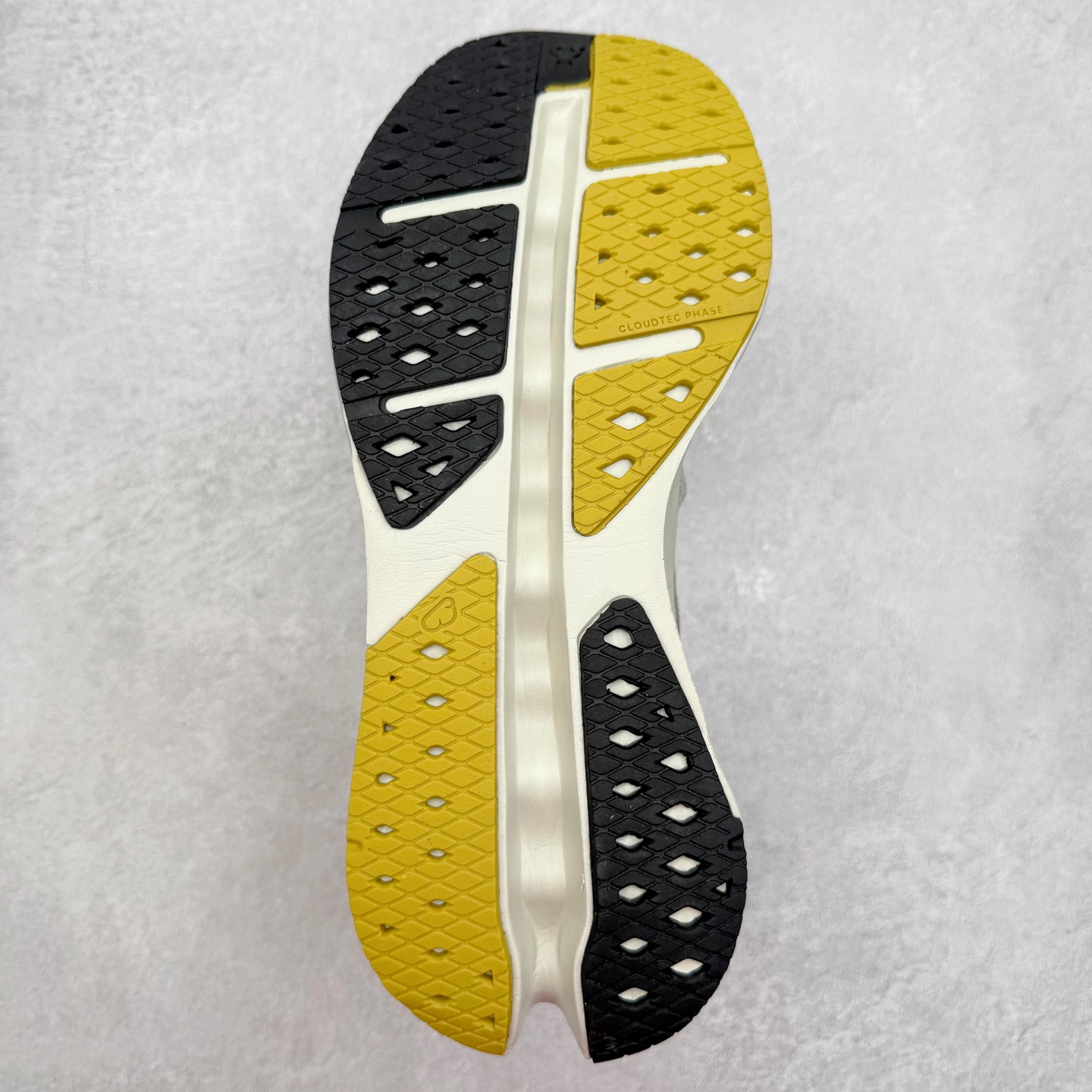 图片[9]-＃DT On昂跑 Cloudsurfer Max 舒适柔软 休闲跑步鞋 此运动品牌 开创于2010年 缓震着陆、强效回弹、轻柔质感的设计构思始终是ON研制关键 与此同时基于“为全球提供革新性的跑步感受”信念 陆续推出了多款跑鞋及其以专业运动人体跑步工程学为设计关键的功能性跑步服饰设备 让跑者不费力气地畅快畅跑 尺码：36 36.5 37.5 38 38.5 39 40 40.5 41 42 42.5 43 44 44.5 45-选品中心