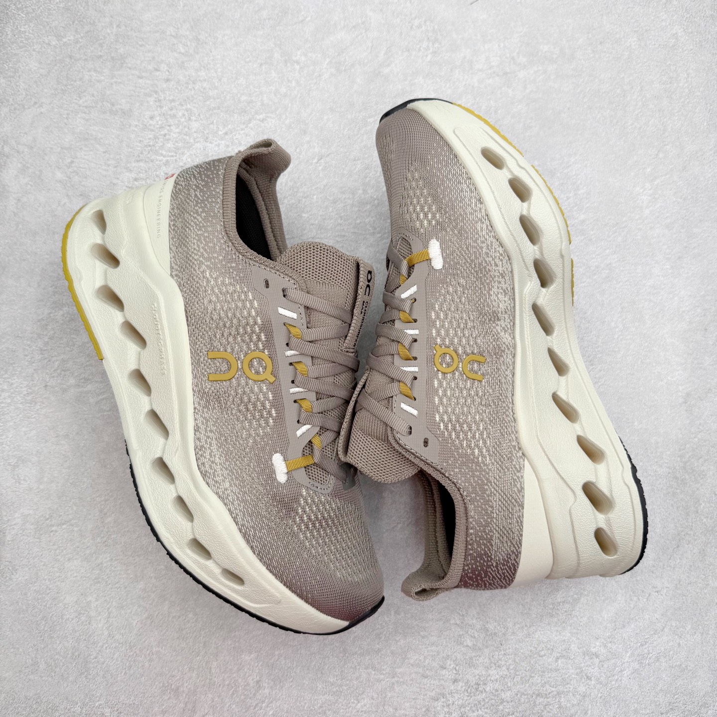 图片[3]-＃DT On昂跑 Cloudsurfer Max 舒适柔软 休闲跑步鞋 此运动品牌 开创于2010年 缓震着陆、强效回弹、轻柔质感的设计构思始终是ON研制关键 与此同时基于“为全球提供革新性的跑步感受”信念 陆续推出了多款跑鞋及其以专业运动人体跑步工程学为设计关键的功能性跑步服饰设备 让跑者不费力气地畅快畅跑 尺码：36 36.5 37.5 38 38.5 39 40 40.5 41 42 42.5 43 44 44.5 45-选品中心