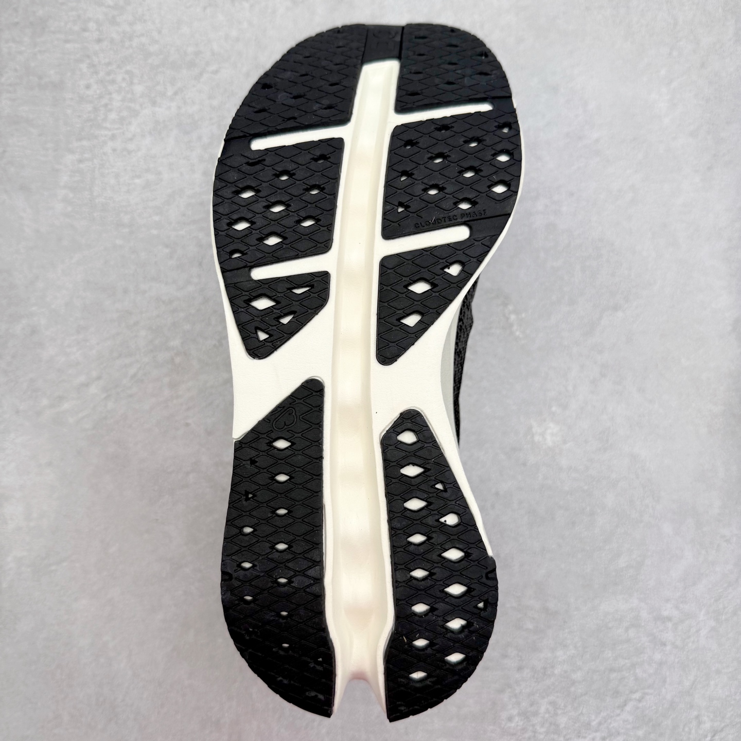 图片[9]-＃DT On昂跑 Cloudsurfer Max 舒适柔软 休闲跑步鞋 此运动品牌 开创于2010年 缓震着陆、强效回弹、轻柔质感的设计构思始终是ON研制关键 与此同时基于“为全球提供革新性的跑步感受”信念 陆续推出了多款跑鞋及其以专业运动人体跑步工程学为设计关键的功能性跑步服饰设备 让跑者不费力气地畅快畅跑 尺码：36 36.5 37.5 38 38.5 39 40 40.5 41 42 42.5 43 44 44.5 45-选品中心