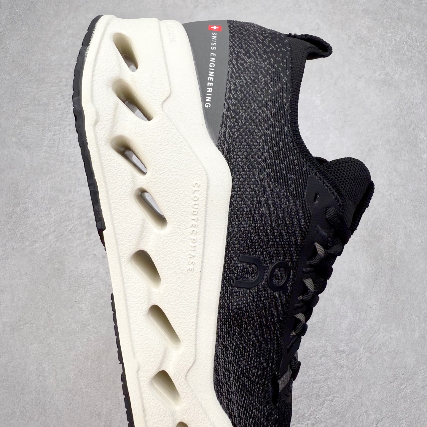 图片[6]-＃DT On昂跑 Cloudsurfer Max 舒适柔软 休闲跑步鞋 此运动品牌 开创于2010年 缓震着陆、强效回弹、轻柔质感的设计构思始终是ON研制关键 与此同时基于“为全球提供革新性的跑步感受”信念 陆续推出了多款跑鞋及其以专业运动人体跑步工程学为设计关键的功能性跑步服饰设备 让跑者不费力气地畅快畅跑 尺码：36 36.5 37.5 38 38.5 39 40 40.5 41 42 42.5 43 44 44.5 45-选品中心