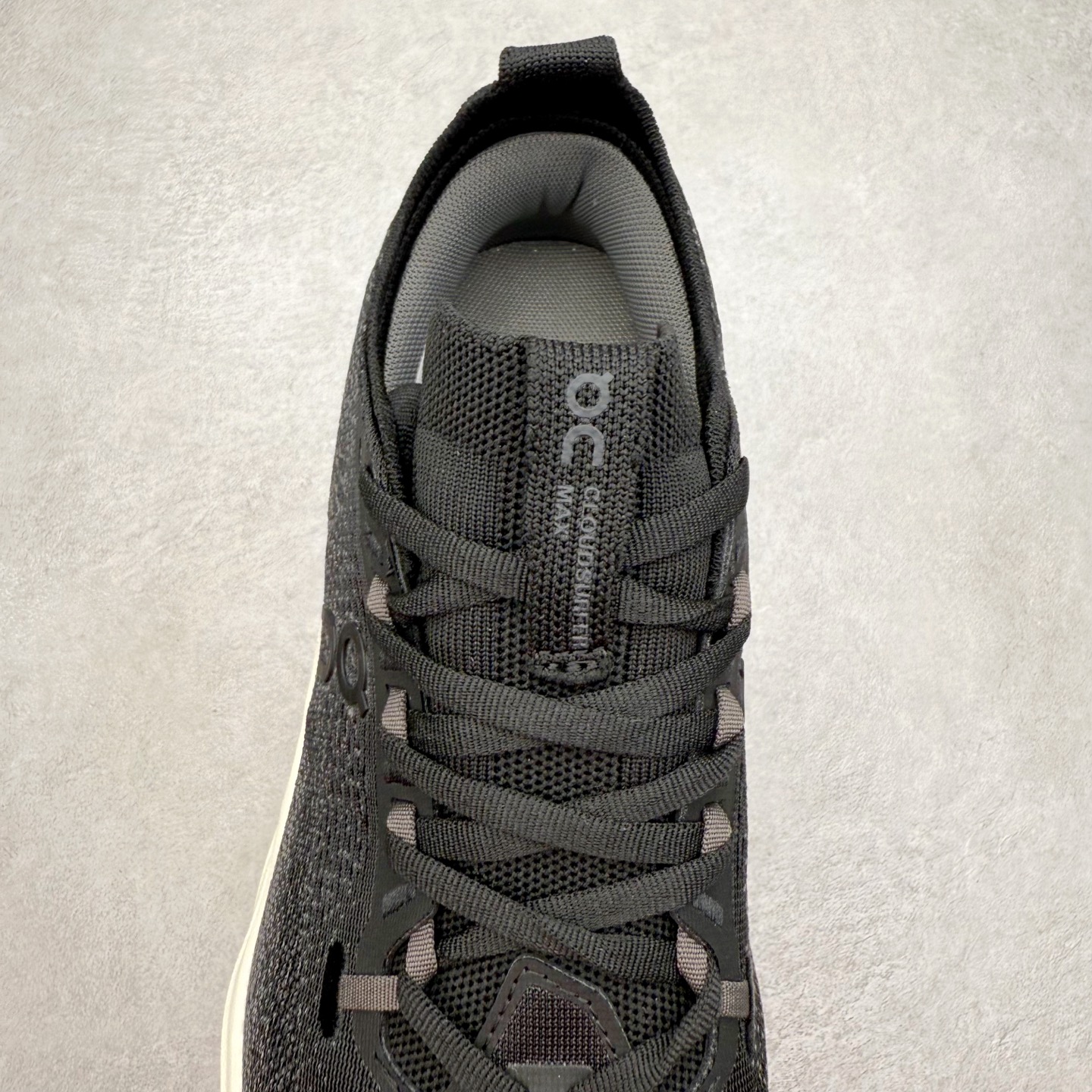 图片[5]-＃DT On昂跑 Cloudsurfer Max 舒适柔软 休闲跑步鞋 此运动品牌 开创于2010年 缓震着陆、强效回弹、轻柔质感的设计构思始终是ON研制关键 与此同时基于“为全球提供革新性的跑步感受”信念 陆续推出了多款跑鞋及其以专业运动人体跑步工程学为设计关键的功能性跑步服饰设备 让跑者不费力气地畅快畅跑 尺码：36 36.5 37.5 38 38.5 39 40 40.5 41 42 42.5 43 44 44.5 45-选品中心