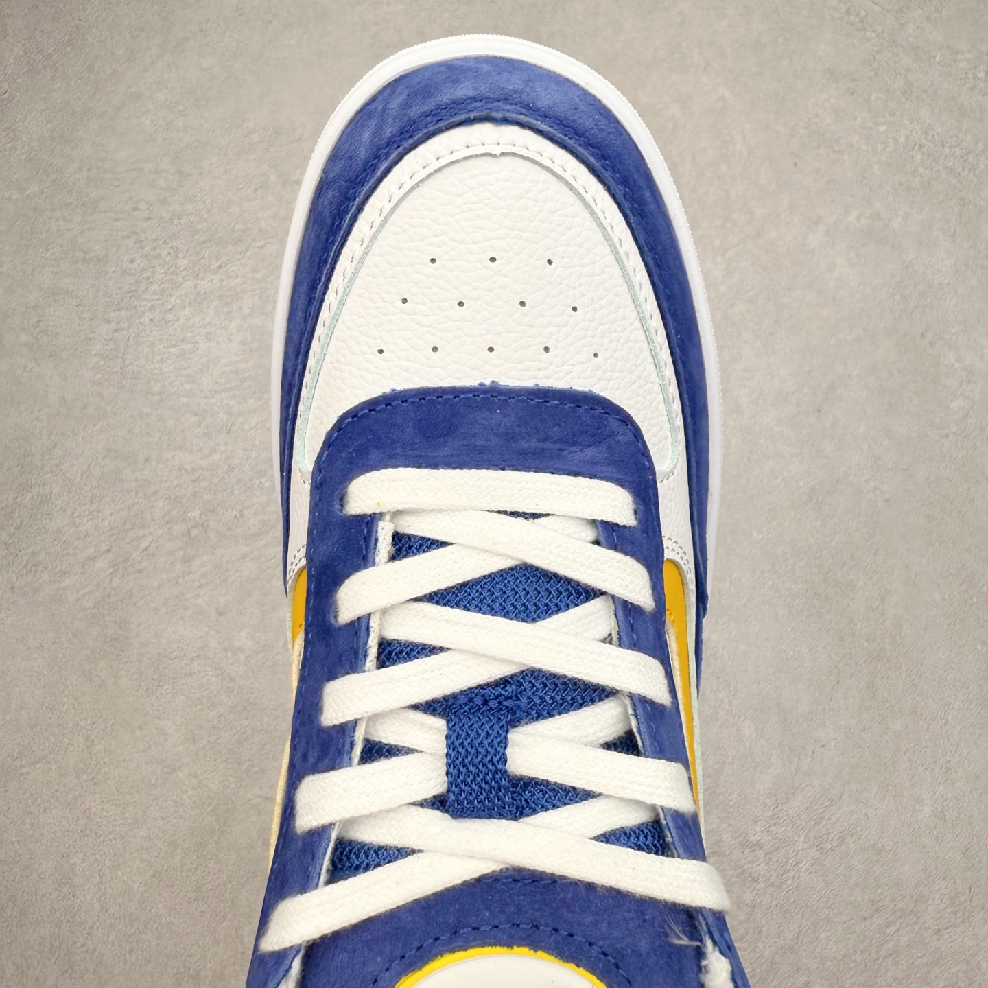 图片[4]-Vans Skate Estazzo 经典复古厚鞋舌面包鞋 此次全新鞋型从千禧年滑板鞋中汲取灵感，采用 麂皮与皮革拼接鞋面，搭配宽厚鞋舌与挺括鞋身，既延续了经典面包鞋的复古轮廓，又通过立体剪裁满足业余滑手与职业运动员的双重需求。 货号：VN000D45BYL 蓝黄 货号：VN000D45BA2 黑色 货号：VN000D45BA5 黑灰 尺码：36 36.5 37 38 38.5 39 40 40.5 41 42 42.5 43 44 45-选品中心