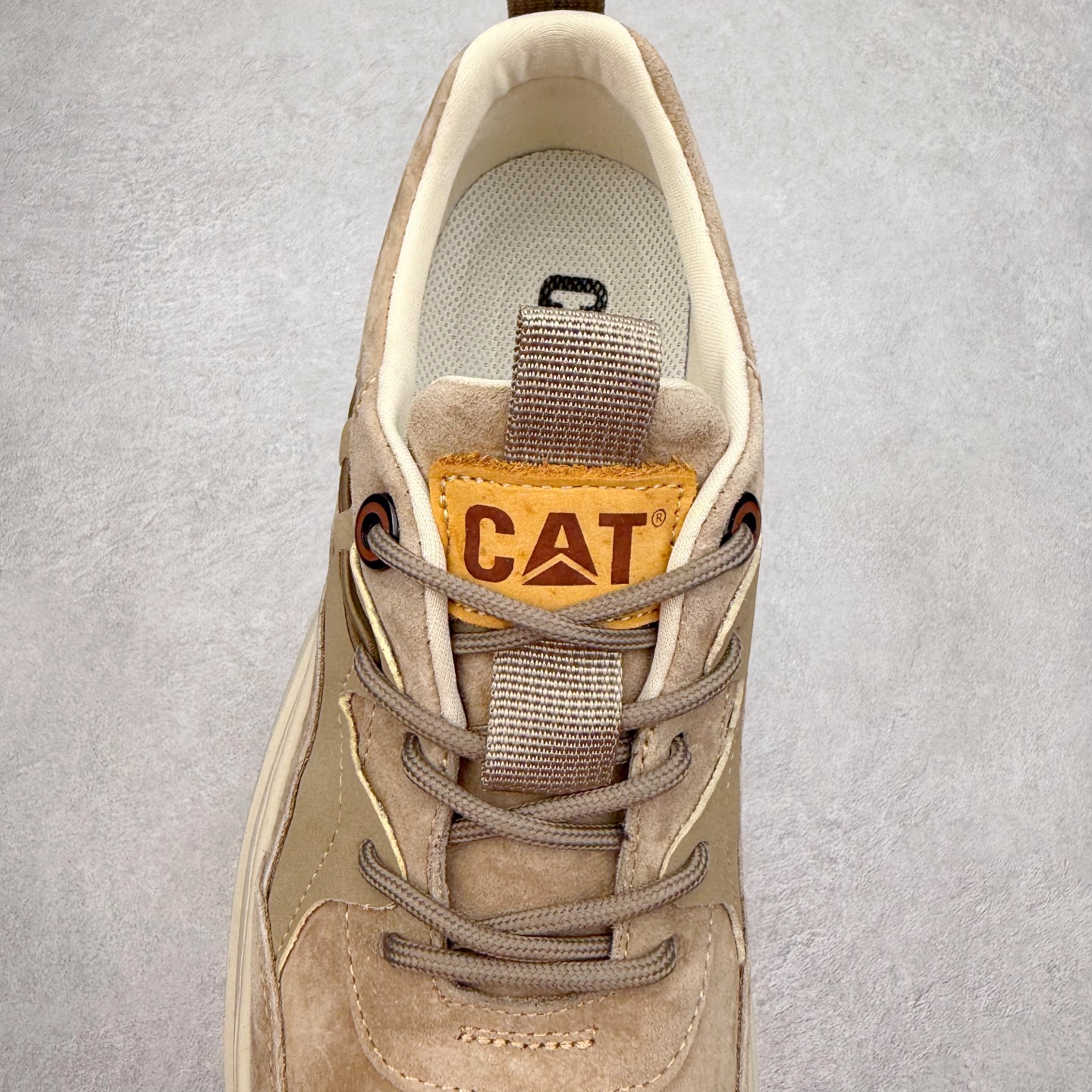 图片[5]-CAT/卡特 硬汉推土机品牌 Tramp Hike Low 户外休闲低帮男鞋 广东中山代工厂原产楦型 台产耐磨麂皮材质# 手工缝线固特异缝制工艺# 轻量柔韧橡胶防滑大底# 正确原盒包装吊牌# 完全还原ZP工艺❗徒步旅行者百搭休闲旅游休闲鞋 全套官网统一包装 今年冬季防寒户外专用 日常随意搭配 型男必备 尺码：39 40 41 42 43 44-选品中心