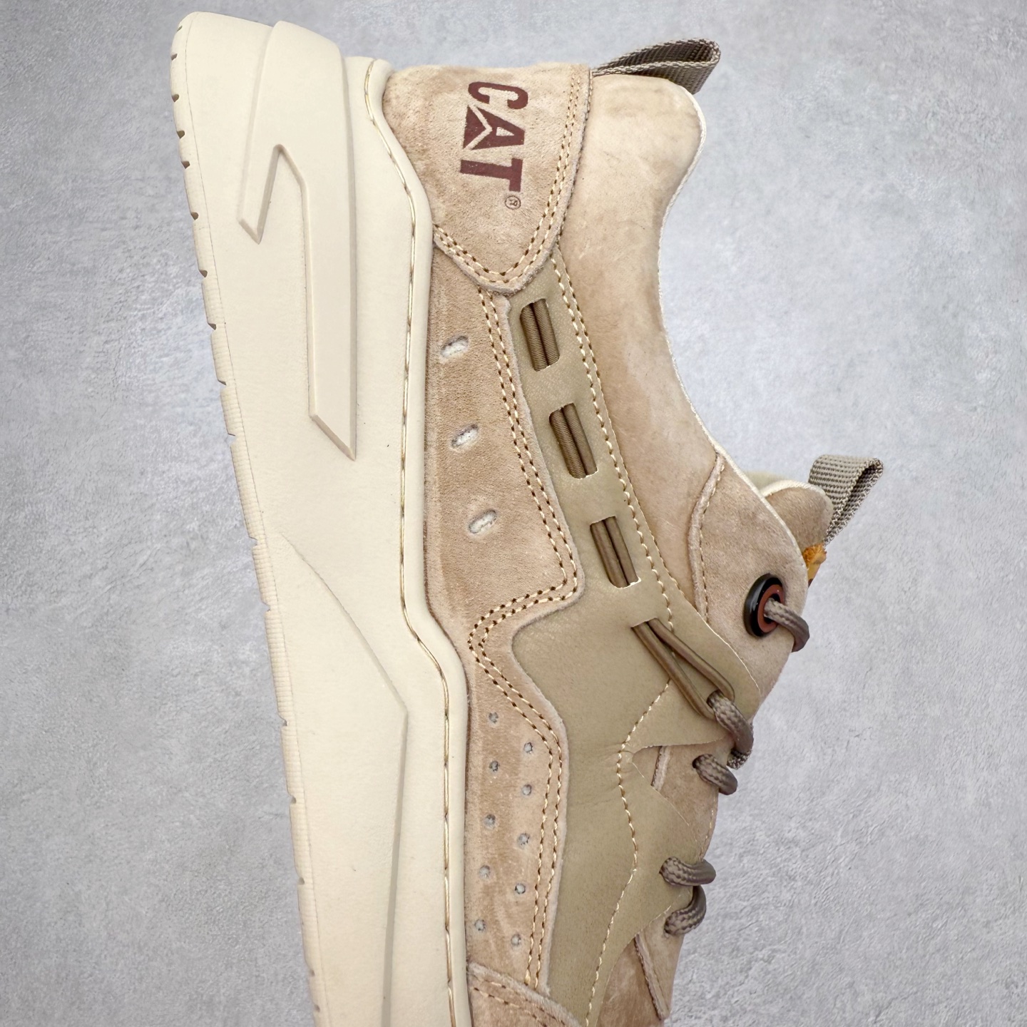 图片[6]-CAT/卡特 硬汉推土机品牌 Tramp Hike Low 户外休闲低帮男鞋 广东中山代工厂原产楦型 台产耐磨麂皮材质# 手工缝线固特异缝制工艺# 轻量柔韧橡胶防滑大底# 正确原盒包装吊牌# 完全还原ZP工艺❗徒步旅行者百搭休闲旅游休闲鞋 全套官网统一包装 今年冬季防寒户外专用 日常随意搭配 型男必备 尺码：39 40 41 42 43 44-选品中心