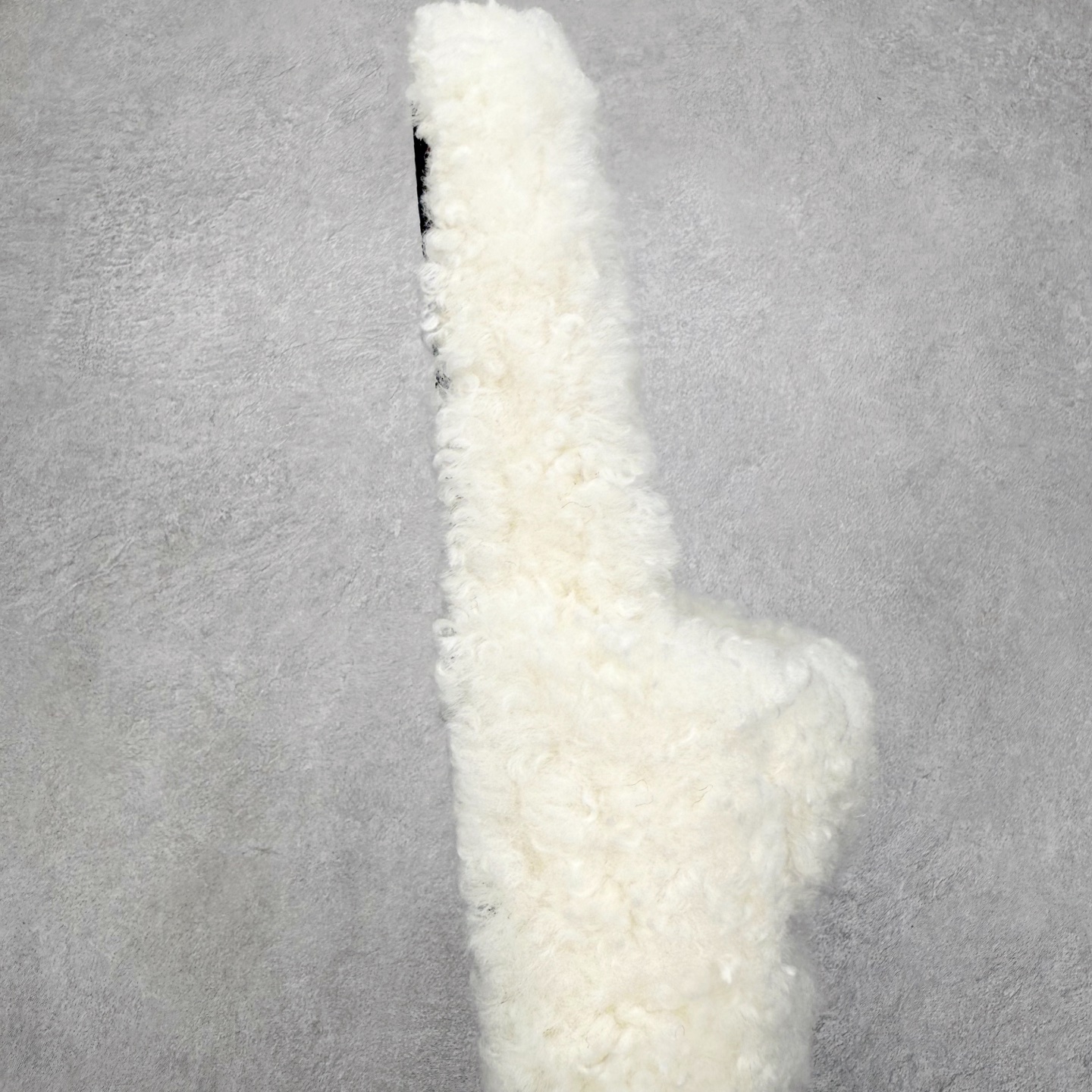 图片[6]-Balenciaga 巴黎世家 2023顶级专柜 秋冬限定 巴黎世家羊毛毛拖拖鞋 巴黎时装周新款 小红书推荐 ➤ 原版开模 代购版本 ➤ 进口小羊毛 ➤ 原版字母拼色 ➤ 原版私膜发泡大底 ➤ 全套专柜包装 尺码：35 36 37 38 39 40 41 42 43 44 45-选品中心