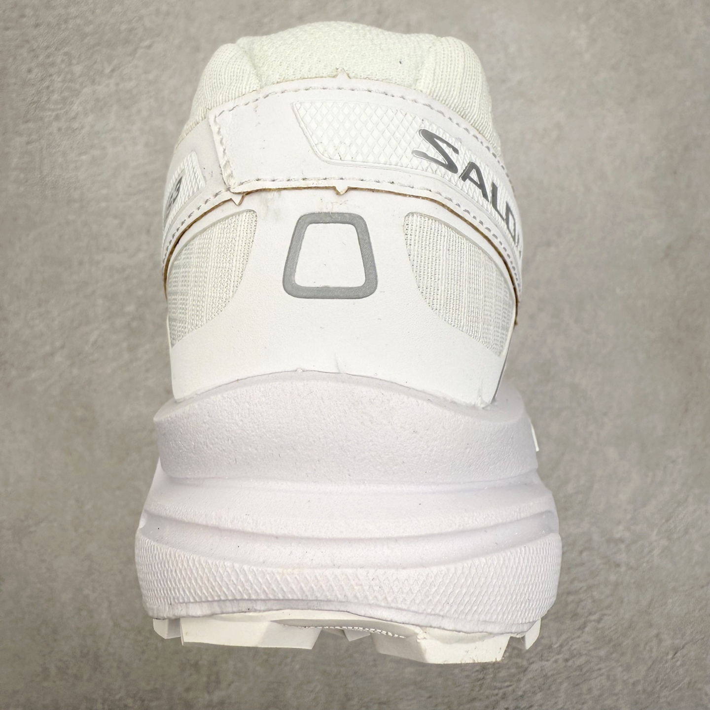 图片[8]-SALOMON 萨洛蒙 Speedcross 3 舒适轻盈减震包裹性支撑耐磨轻便低帮生活休闲鞋 男女同款 SALOMON诞生于1947年的法国阿尔卑斯山区，全球知名的户外运动品牌。一直致力于推动滑雪、越野跑等山地运动的发展及产品的进步。其产品设计致力于追求创新和发掘产品的性能极限，帮助喜欢自由的人在山地间不断挑战自我。实拍调校N版已经零色差零失真 百分百还原实物色彩所见即所得 不存在货不对板色差等低级问题 选购参考实物拍摄 不混卖不参货 只用心做好货严格选品 承诺混一赔十 尺码：36 36.5 37.5 38 38.5 39 40 40.5 41 42 42.5 43 44 44.5 45-选品中心