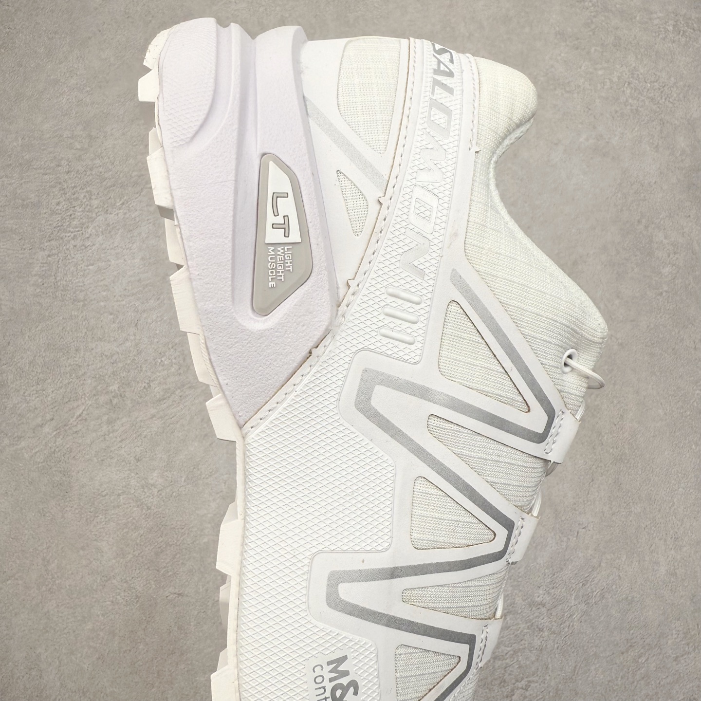 图片[6]-SALOMON 萨洛蒙 Speedcross 3 舒适轻盈减震包裹性支撑耐磨轻便低帮生活休闲鞋 男女同款 SALOMON诞生于1947年的法国阿尔卑斯山区，全球知名的户外运动品牌。一直致力于推动滑雪、越野跑等山地运动的发展及产品的进步。其产品设计致力于追求创新和发掘产品的性能极限，帮助喜欢自由的人在山地间不断挑战自我。实拍调校N版已经零色差零失真 百分百还原实物色彩所见即所得 不存在货不对板色差等低级问题 选购参考实物拍摄 不混卖不参货 只用心做好货严格选品 承诺混一赔十 尺码：36 36.5 37.5 38 38.5 39 40 40.5 41 42 42.5 43 44 44.5 45-选品中心