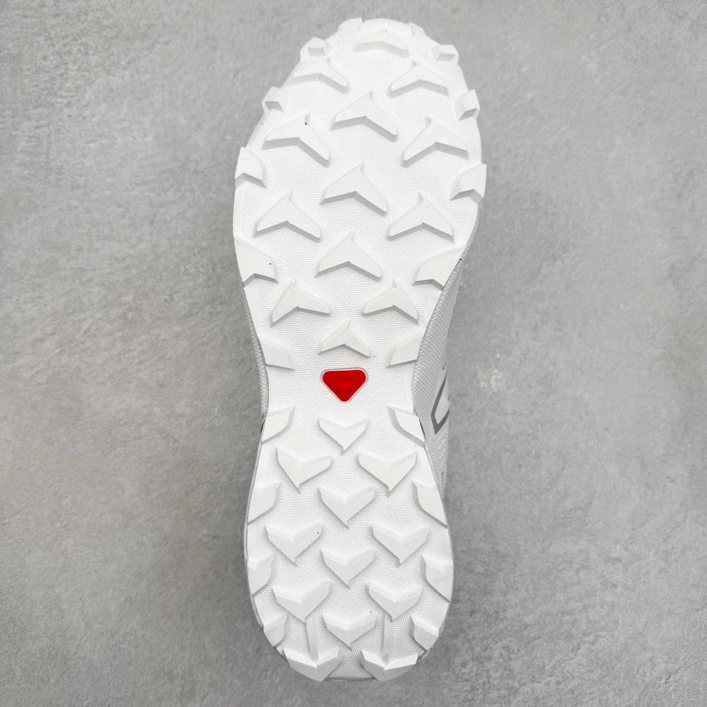 图片[9]-SALOMON 萨洛蒙 Speedcross 3 舒适轻盈减震包裹性支撑耐磨轻便低帮生活休闲鞋 男女同款 SALOMON诞生于1947年的法国阿尔卑斯山区，全球知名的户外运动品牌。一直致力于推动滑雪、越野跑等山地运动的发展及产品的进步。其产品设计致力于追求创新和发掘产品的性能极限，帮助喜欢自由的人在山地间不断挑战自我。实拍调校N版已经零色差零失真 百分百还原实物色彩所见即所得 不存在货不对板色差等低级问题 选购参考实物拍摄 不混卖不参货 只用心做好货严格选品 承诺混一赔十 尺码：36 36.5 37.5 38 38.5 39 40 40.5 41 42 42.5 43 44 44.5 45-选品中心