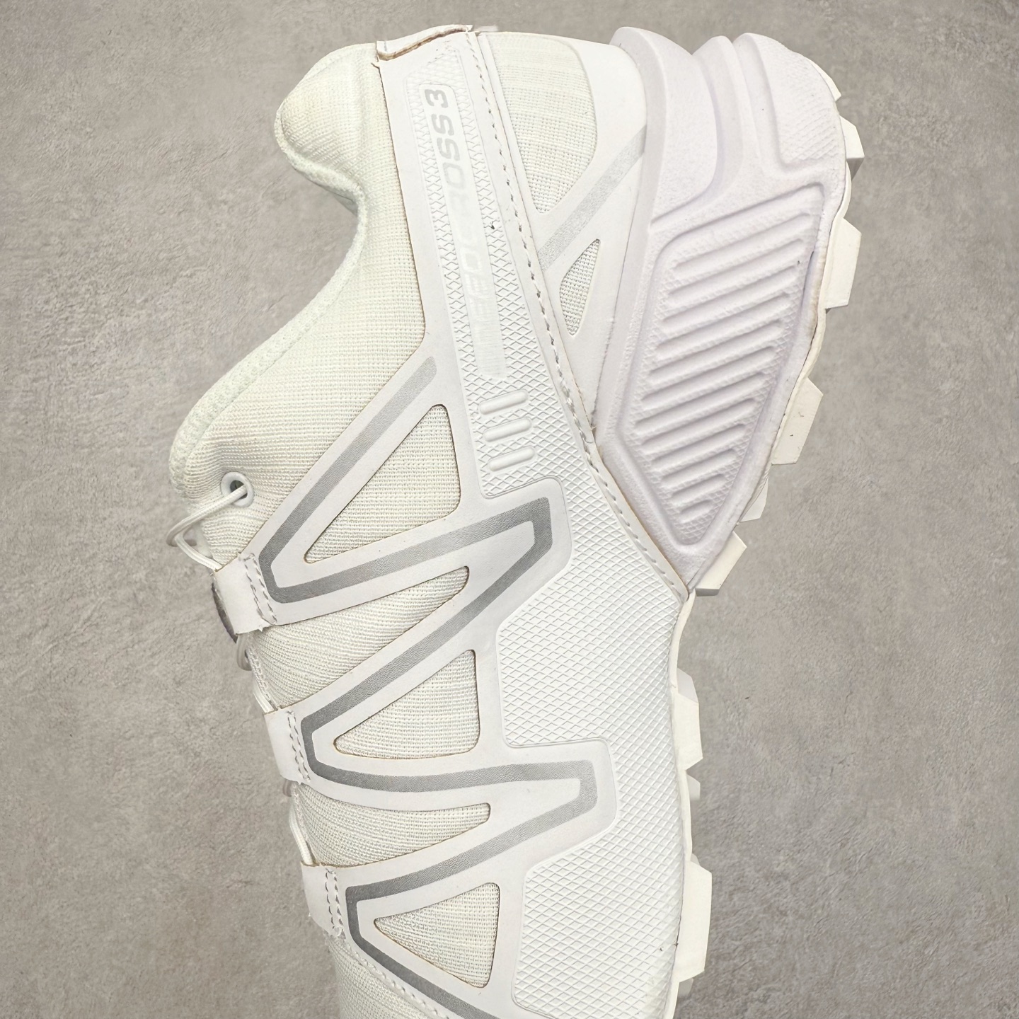 图片[7]-SALOMON 萨洛蒙 Speedcross 3 舒适轻盈减震包裹性支撑耐磨轻便低帮生活休闲鞋 男女同款 SALOMON诞生于1947年的法国阿尔卑斯山区，全球知名的户外运动品牌。一直致力于推动滑雪、越野跑等山地运动的发展及产品的进步。其产品设计致力于追求创新和发掘产品的性能极限，帮助喜欢自由的人在山地间不断挑战自我。实拍调校N版已经零色差零失真 百分百还原实物色彩所见即所得 不存在货不对板色差等低级问题 选购参考实物拍摄 不混卖不参货 只用心做好货严格选品 承诺混一赔十 尺码：36 36.5 37.5 38 38.5 39 40 40.5 41 42 42.5 43 44 44.5 45-选品中心