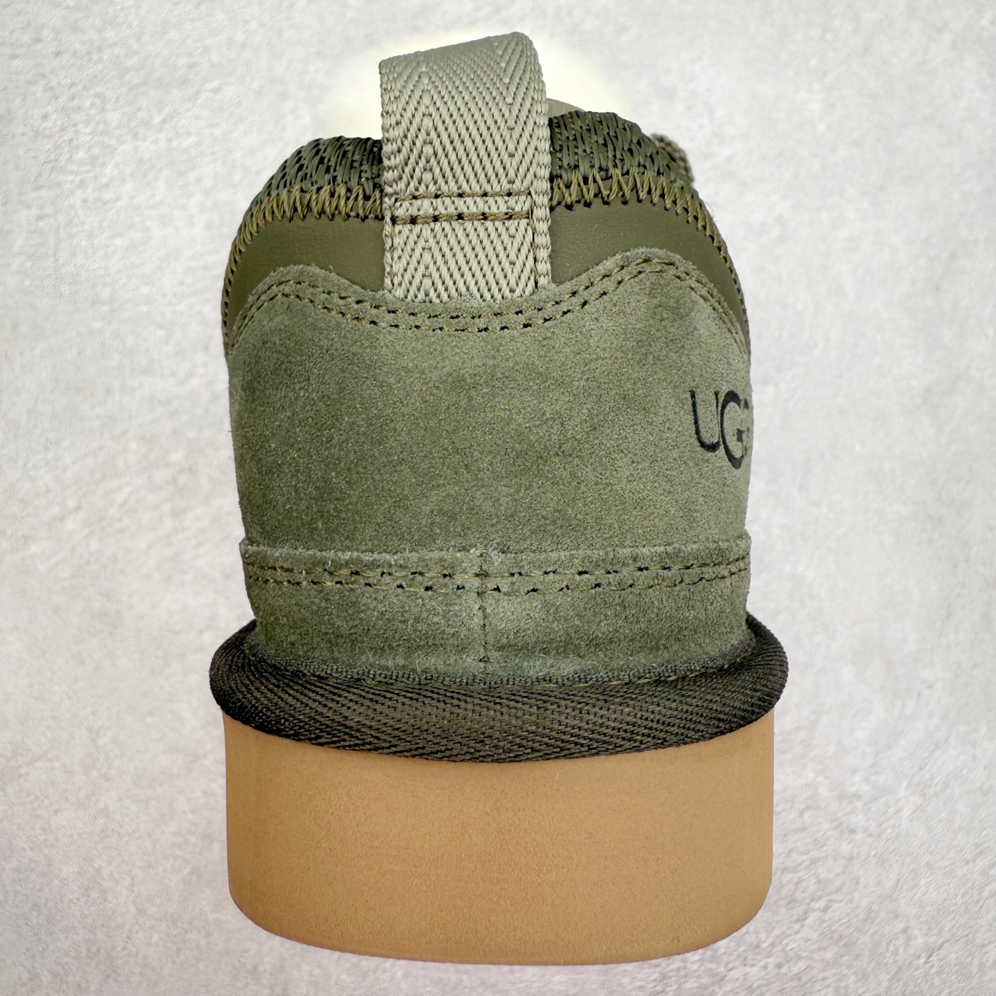 图片[8]-＃GX UGG 4032 梅尔秋冬羊皮毛一体雪地靴 全鞋采用ZP同厂 隆丰A级澳洲进口羊皮毛一体 品牌代工厂生产线 完全遵循ZP工艺流程 代工厂原厂版师 秉承无原鞋不开发选择 注重每一处细节 市面最正版型 TREADLITE\\\”轻翼\\\”科技外底 轻便/耐用/柔韧/桩型【售后郑重承诺】一个月内若出现重大脱胶/断底等质量问题 直接为您换新！尺码：35 36 37 38 39 40 41 42 43-选品中心