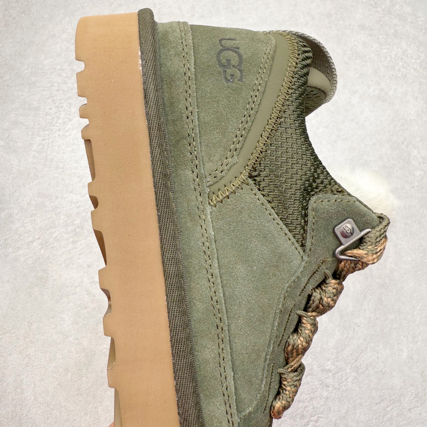 图片[6]-＃GX UGG 4032 梅尔秋冬羊皮毛一体雪地靴 全鞋采用ZP同厂 隆丰A级澳洲进口羊皮毛一体 品牌代工厂生产线 完全遵循ZP工艺流程 代工厂原厂版师 秉承无原鞋不开发选择 注重每一处细节 市面最正版型 TREADLITE\\\”轻翼\\\”科技外底 轻便/耐用/柔韧/桩型【售后郑重承诺】一个月内若出现重大脱胶/断底等质量问题 直接为您换新！尺码：35 36 37 38 39 40 41 42 43-选品中心