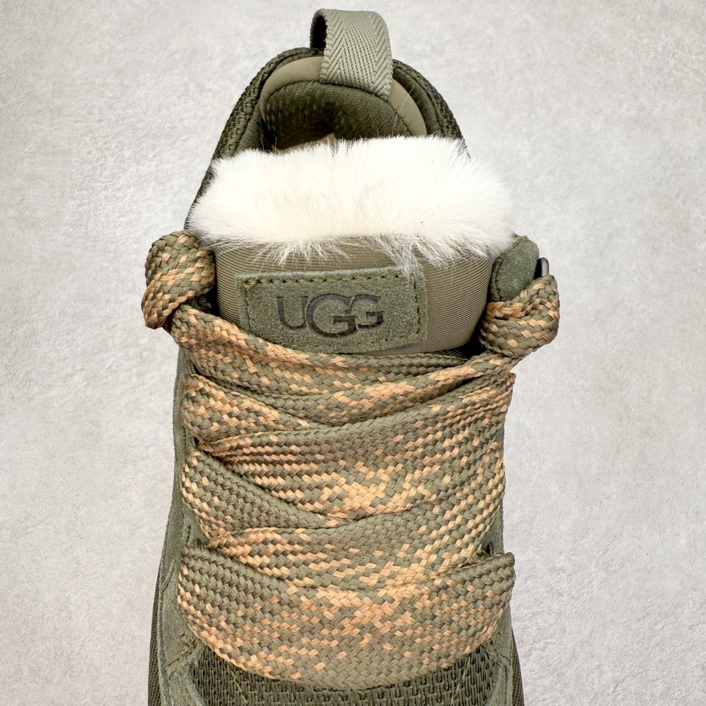 图片[5]-＃GX UGG 4032 梅尔秋冬羊皮毛一体雪地靴 全鞋采用ZP同厂 隆丰A级澳洲进口羊皮毛一体 品牌代工厂生产线 完全遵循ZP工艺流程 代工厂原厂版师 秉承无原鞋不开发选择 注重每一处细节 市面最正版型 TREADLITE\\\”轻翼\\\”科技外底 轻便/耐用/柔韧/桩型【售后郑重承诺】一个月内若出现重大脱胶/断底等质量问题 直接为您换新！尺码：35 36 37 38 39 40 41 42 43-选品中心