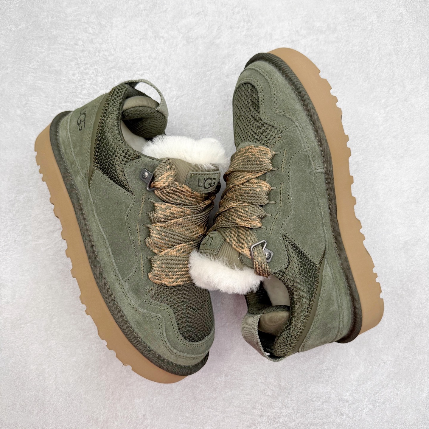 图片[3]-＃GX UGG 4032 梅尔秋冬羊皮毛一体雪地靴 全鞋采用ZP同厂 隆丰A级澳洲进口羊皮毛一体 品牌代工厂生产线 完全遵循ZP工艺流程 代工厂原厂版师 秉承无原鞋不开发选择 注重每一处细节 市面最正版型 TREADLITE\\\”轻翼\\\”科技外底 轻便/耐用/柔韧/桩型【售后郑重承诺】一个月内若出现重大脱胶/断底等质量问题 直接为您换新！尺码：35 36 37 38 39 40 41 42 43-选品中心