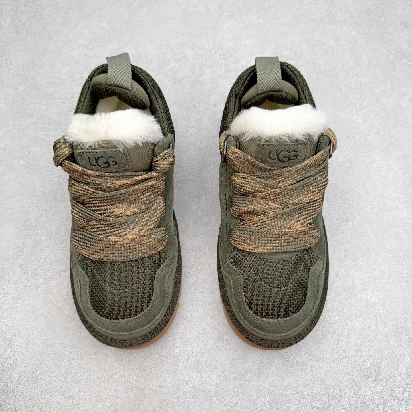 图片[2]-＃GX UGG 4032 梅尔秋冬羊皮毛一体雪地靴 全鞋采用ZP同厂 隆丰A级澳洲进口羊皮毛一体 品牌代工厂生产线 完全遵循ZP工艺流程 代工厂原厂版师 秉承无原鞋不开发选择 注重每一处细节 市面最正版型 TREADLITE\\\”轻翼\\\”科技外底 轻便/耐用/柔韧/桩型【售后郑重承诺】一个月内若出现重大脱胶/断底等质量问题 直接为您换新！尺码：35 36 37 38 39 40 41 42 43-选品中心