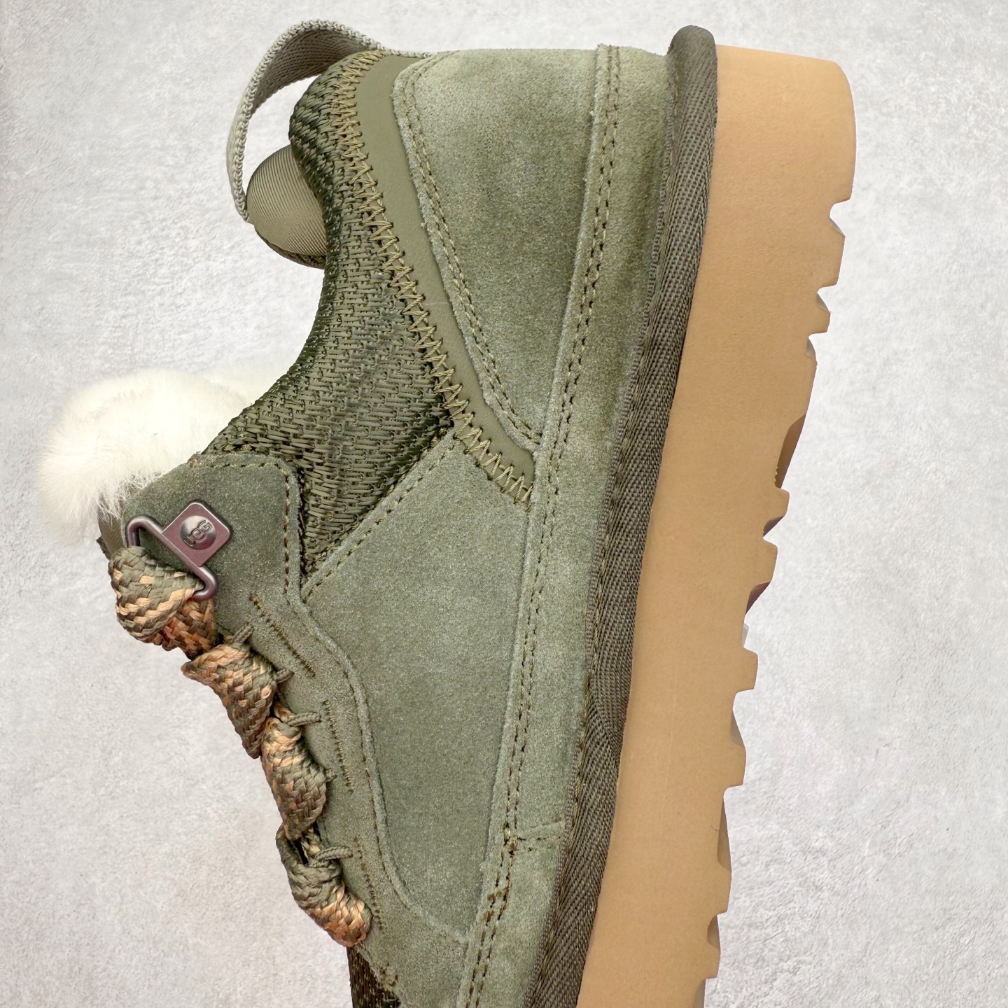 图片[7]-＃GX UGG 4032 梅尔秋冬羊皮毛一体雪地靴 全鞋采用ZP同厂 隆丰A级澳洲进口羊皮毛一体 品牌代工厂生产线 完全遵循ZP工艺流程 代工厂原厂版师 秉承无原鞋不开发选择 注重每一处细节 市面最正版型 TREADLITE\\\”轻翼\\\”科技外底 轻便/耐用/柔韧/桩型【售后郑重承诺】一个月内若出现重大脱胶/断底等质量问题 直接为您换新！尺码：35 36 37 38 39 40 41 42 43-选品中心