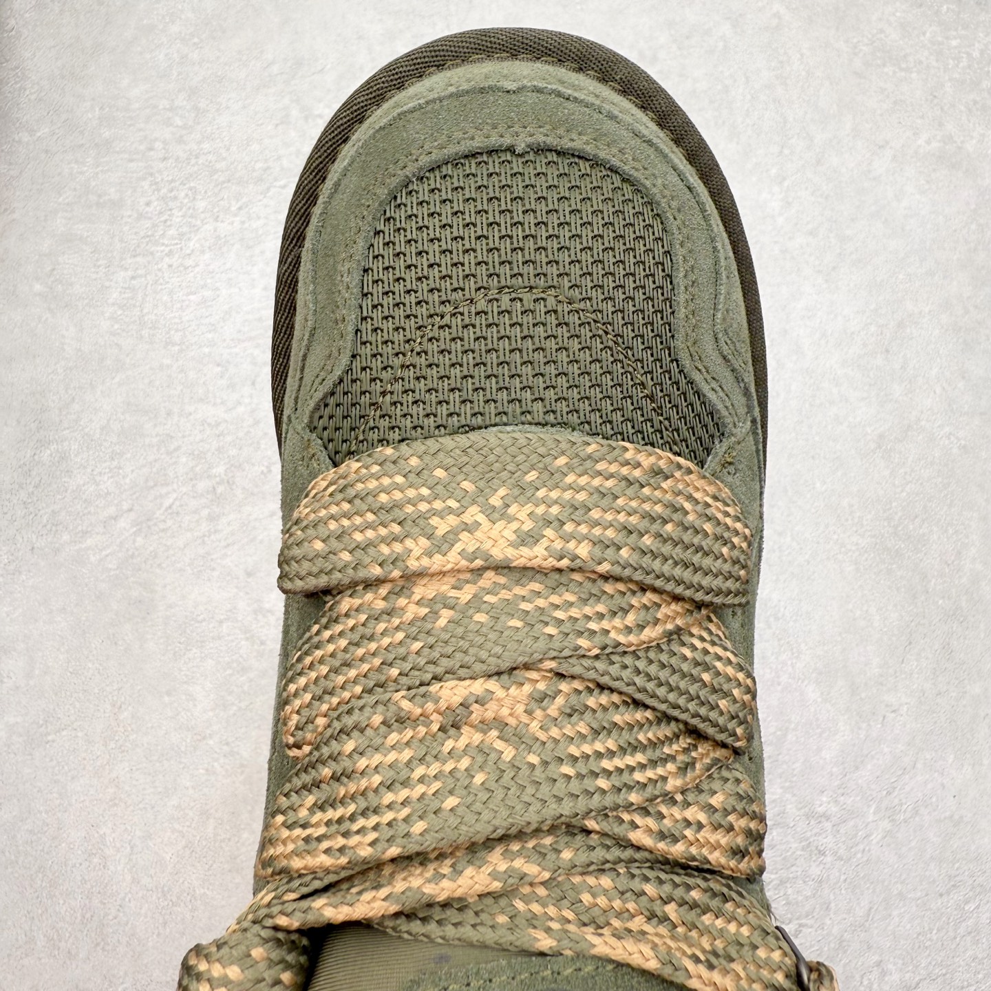 图片[4]-＃GX UGG 4032 梅尔秋冬羊皮毛一体雪地靴 全鞋采用ZP同厂 隆丰A级澳洲进口羊皮毛一体 品牌代工厂生产线 完全遵循ZP工艺流程 代工厂原厂版师 秉承无原鞋不开发选择 注重每一处细节 市面最正版型 TREADLITE\\\”轻翼\\\”科技外底 轻便/耐用/柔韧/桩型【售后郑重承诺】一个月内若出现重大脱胶/断底等质量问题 直接为您换新！尺码：35 36 37 38 39 40 41 42 43-选品中心