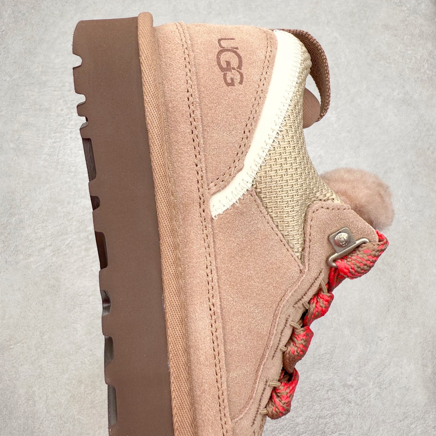 图片[6]-＃GX UGG 4032 梅尔秋冬羊皮毛一体雪地靴 全鞋采用ZP同厂 隆丰A级澳洲进口羊皮毛一体 品牌代工厂生产线 完全遵循ZP工艺流程 代工厂原厂版师 秉承无原鞋不开发选择 注重每一处细节 市面最正版型 TREADLITE\\\”轻翼\\\”科技外底 轻便/耐用/柔韧/桩型【售后郑重承诺】一个月内若出现重大脱胶/断底等质量问题 直接为您换新！尺码：35 36 37 38 39 40 41 42 43-选品中心