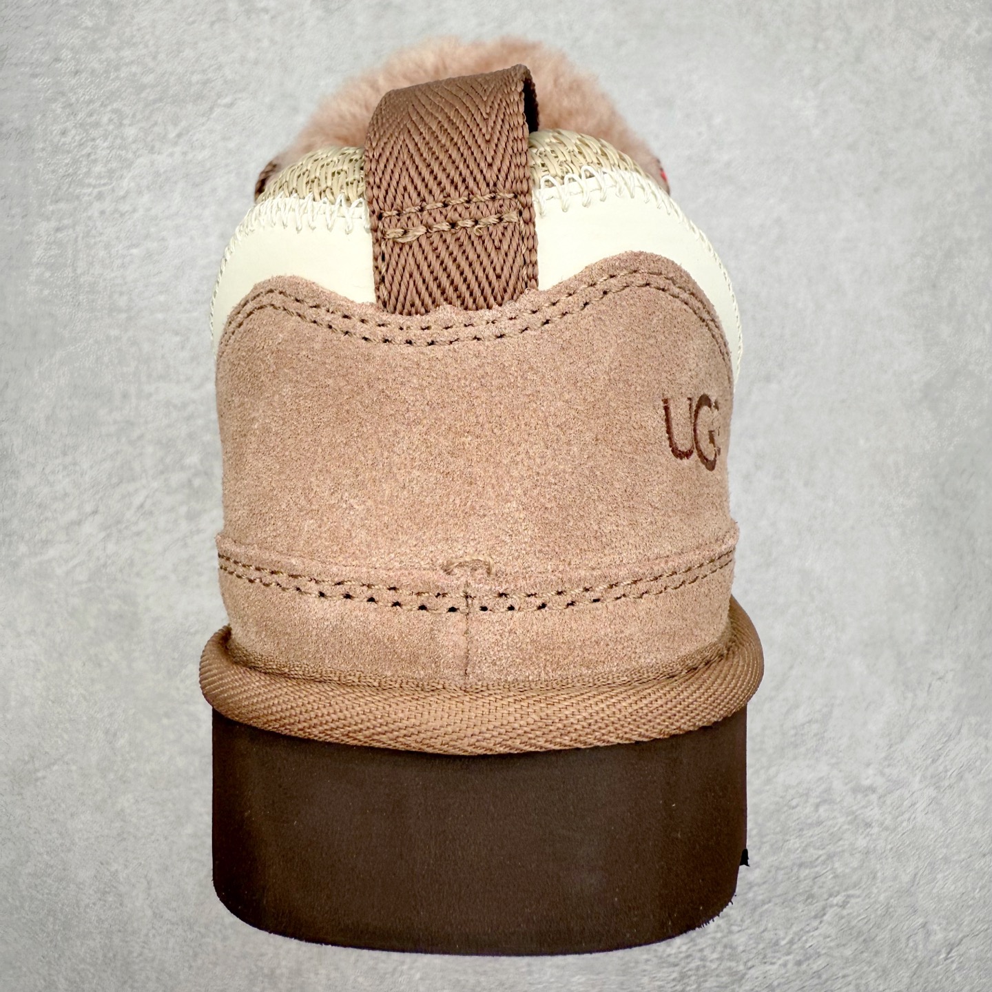 图片[8]-＃GX UGG 4032 梅尔秋冬羊皮毛一体雪地靴 全鞋采用ZP同厂 隆丰A级澳洲进口羊皮毛一体 品牌代工厂生产线 完全遵循ZP工艺流程 代工厂原厂版师 秉承无原鞋不开发选择 注重每一处细节 市面最正版型 TREADLITE\\\”轻翼\\\”科技外底 轻便/耐用/柔韧/桩型【售后郑重承诺】一个月内若出现重大脱胶/断底等质量问题 直接为您换新！尺码：35 36 37 38 39 40 41 42 43-选品中心