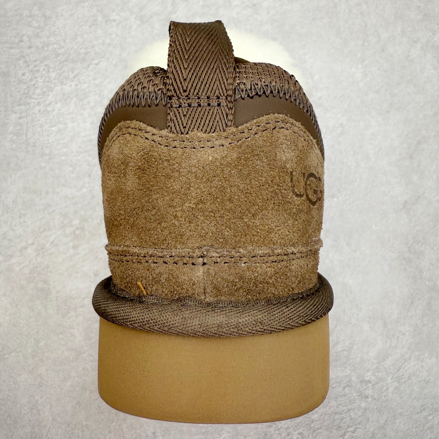 图片[8]-＃GX UGG 4032 梅尔秋冬羊皮毛一体雪地靴 全鞋采用ZP同厂 隆丰A级澳洲进口羊皮毛一体 品牌代工厂生产线 完全遵循ZP工艺流程 代工厂原厂版师 秉承无原鞋不开发选择 注重每一处细节 市面最正版型 TREADLITE\\\”轻翼\\\”科技外底 轻便/耐用/柔韧/桩型【售后郑重承诺】一个月内若出现重大脱胶/断底等质量问题 直接为您换新！尺码：35 36 37 38 39 40 41 42 43-选品中心