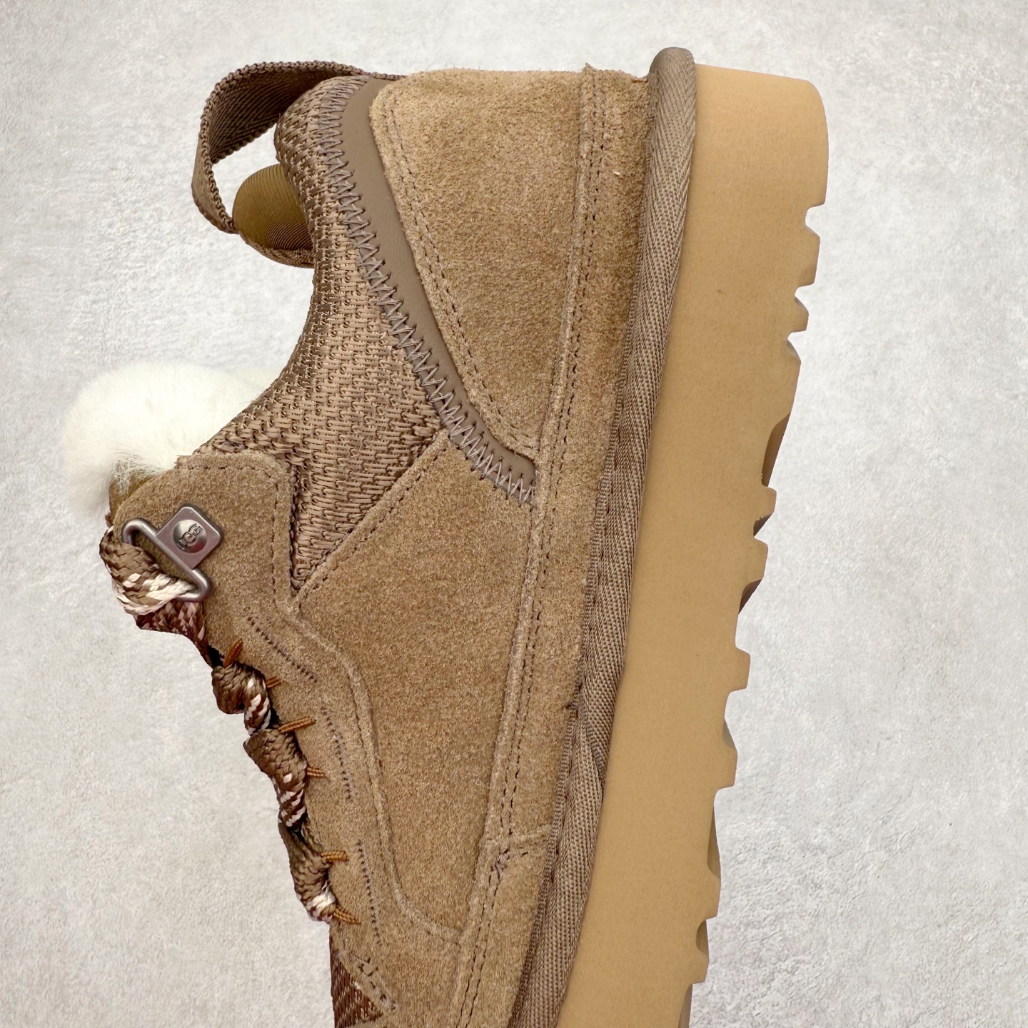 图片[7]-＃GX UGG 4032 梅尔秋冬羊皮毛一体雪地靴 全鞋采用ZP同厂 隆丰A级澳洲进口羊皮毛一体 品牌代工厂生产线 完全遵循ZP工艺流程 代工厂原厂版师 秉承无原鞋不开发选择 注重每一处细节 市面最正版型 TREADLITE\\\”轻翼\\\”科技外底 轻便/耐用/柔韧/桩型【售后郑重承诺】一个月内若出现重大脱胶/断底等质量问题 直接为您换新！尺码：35 36 37 38 39 40 41 42 43-选品中心