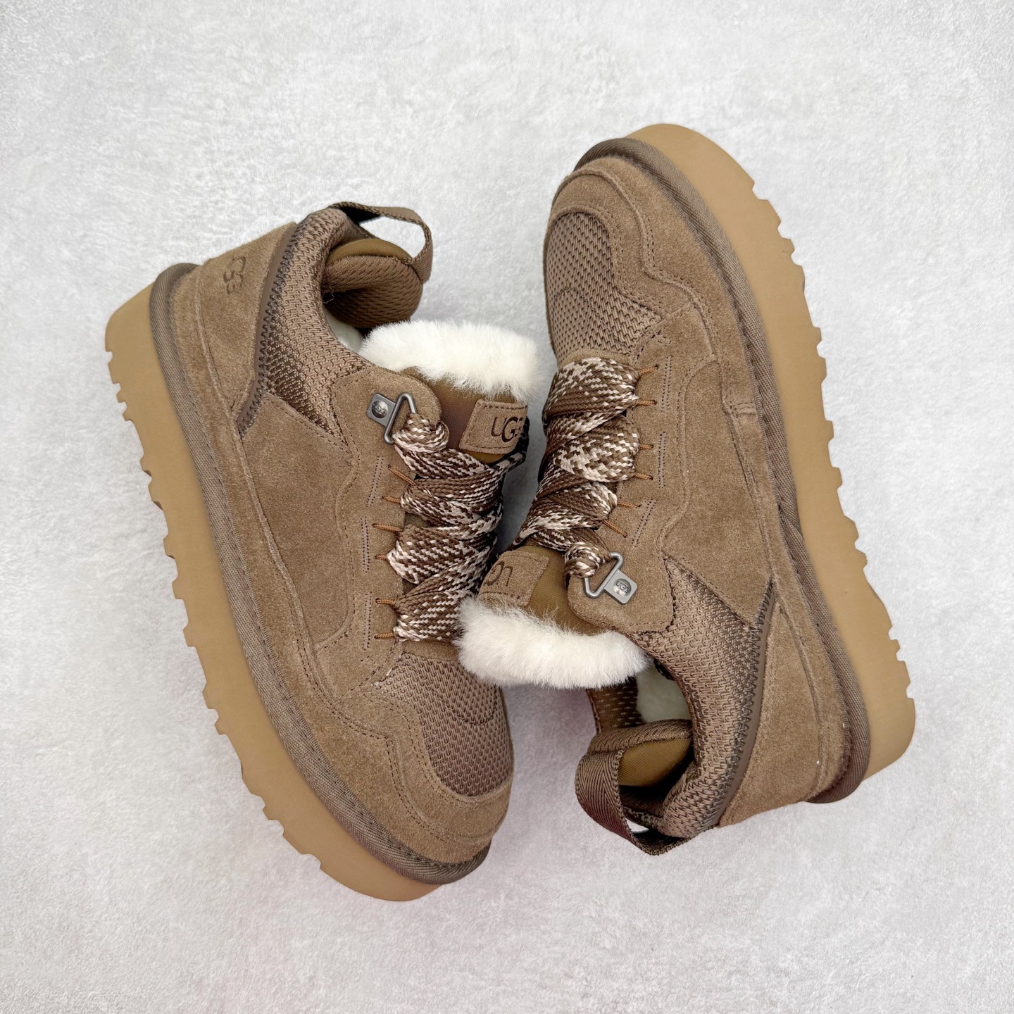 图片[3]-＃GX UGG 4032 梅尔秋冬羊皮毛一体雪地靴 全鞋采用ZP同厂 隆丰A级澳洲进口羊皮毛一体 品牌代工厂生产线 完全遵循ZP工艺流程 代工厂原厂版师 秉承无原鞋不开发选择 注重每一处细节 市面最正版型 TREADLITE\\\”轻翼\\\”科技外底 轻便/耐用/柔韧/桩型【售后郑重承诺】一个月内若出现重大脱胶/断底等质量问题 直接为您换新！尺码：35 36 37 38 39 40 41 42 43-选品中心