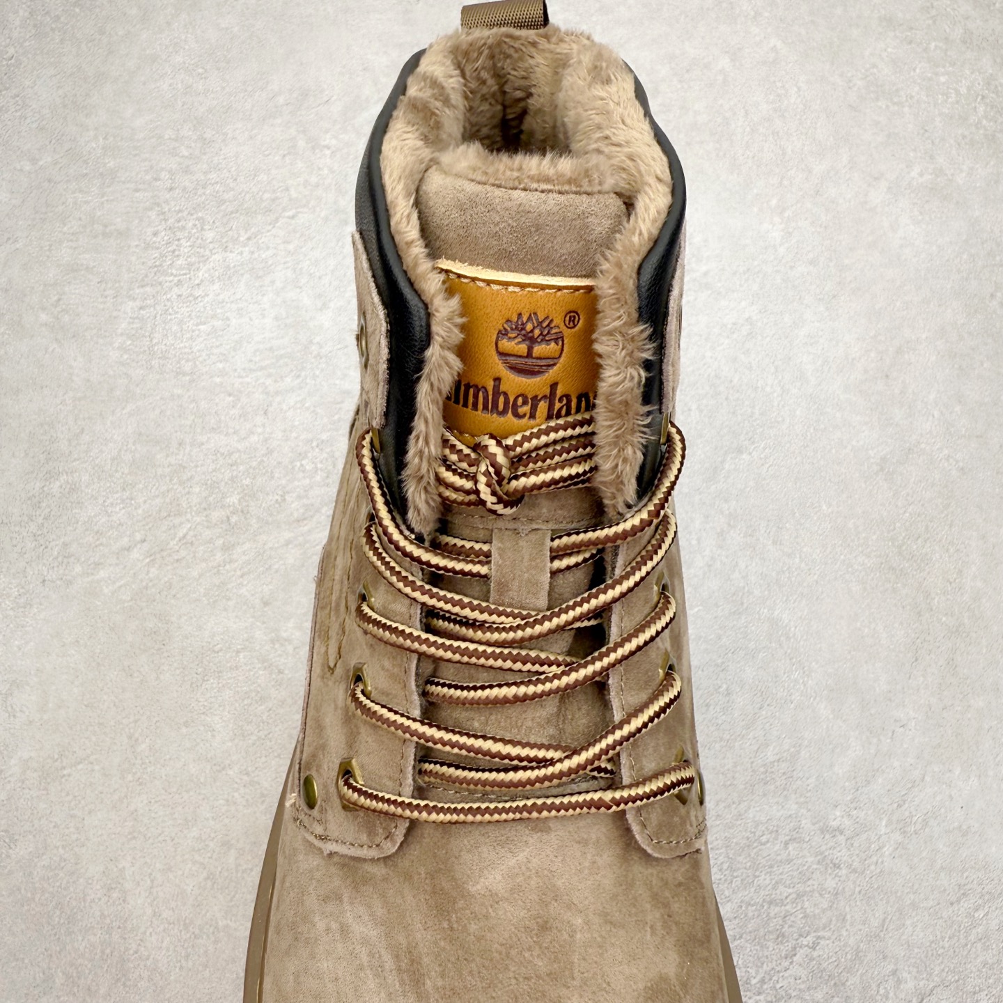 图片[5]-Timberland添柏岚/天伯伦秋冬新品（毛绒内里🔥保暖锁热）秋冬必备户外休闲大黄靴系列 广东大厂品质 原盒原包装 时尚潮流搭配 面料采用意大利🇮🇹顶级磨砂细纹牛皮 搭配防臭防腐真皮乳胶鞋垫 大底到五金都是代工厂原材料制作 同原版固特异永不开胶工艺 好货不杀猪 首单质量严格把控 全网独家首发 品质毋庸置疑 全套官网统一包装 给您完美的穿着体验 质量考究耐穿 型男必备 专治不帅 高品质脚感一流 今年冬季防寒户外专用 日常随意搭配 尺码：38 39 40 41 42 43 44（皮鞋码）-选品中心