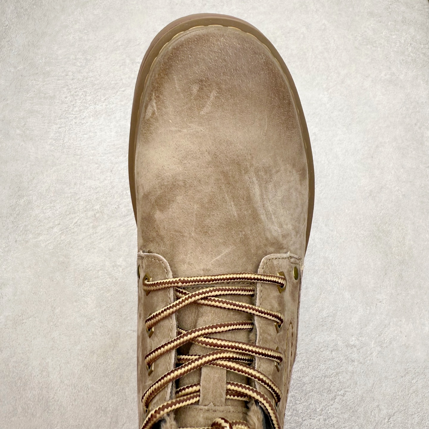 图片[4]-Timberland添柏岚/天伯伦秋冬新品（毛绒内里🔥保暖锁热）秋冬必备户外休闲大黄靴系列 广东大厂品质 原盒原包装 时尚潮流搭配 面料采用意大利🇮🇹顶级磨砂细纹牛皮 搭配防臭防腐真皮乳胶鞋垫 大底到五金都是代工厂原材料制作 同原版固特异永不开胶工艺 好货不杀猪 首单质量严格把控 全网独家首发 品质毋庸置疑 全套官网统一包装 给您完美的穿着体验 质量考究耐穿 型男必备 专治不帅 高品质脚感一流 今年冬季防寒户外专用 日常随意搭配 尺码：38 39 40 41 42 43 44（皮鞋码）-选品中心