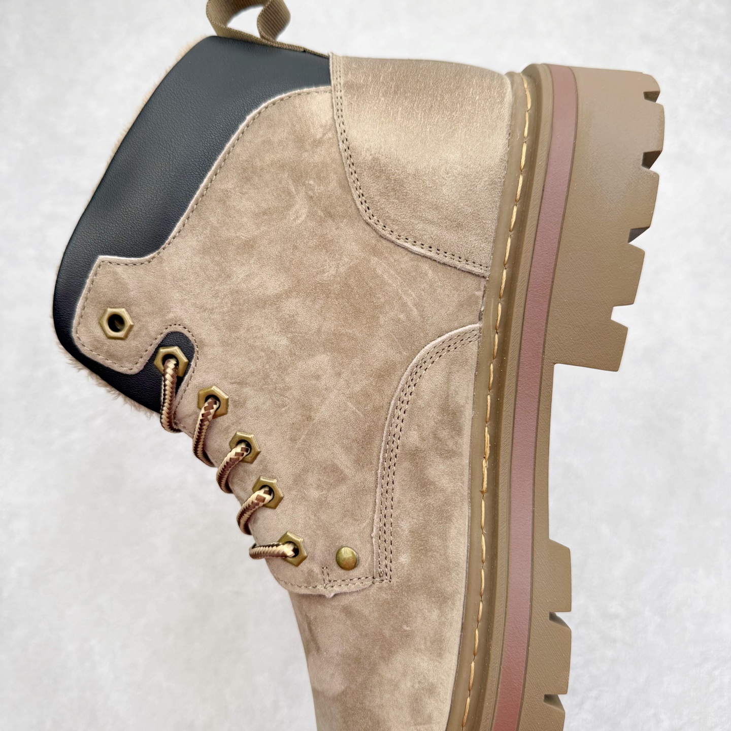 图片[7]-Timberland添柏岚/天伯伦秋冬新品（毛绒内里🔥保暖锁热）秋冬必备户外休闲大黄靴系列 广东大厂品质 原盒原包装 时尚潮流搭配 面料采用意大利🇮🇹顶级磨砂细纹牛皮 搭配防臭防腐真皮乳胶鞋垫 大底到五金都是代工厂原材料制作 同原版固特异永不开胶工艺 好货不杀猪 首单质量严格把控 全网独家首发 品质毋庸置疑 全套官网统一包装 给您完美的穿着体验 质量考究耐穿 型男必备 专治不帅 高品质脚感一流 今年冬季防寒户外专用 日常随意搭配 尺码：38 39 40 41 42 43 44（皮鞋码）-选品中心