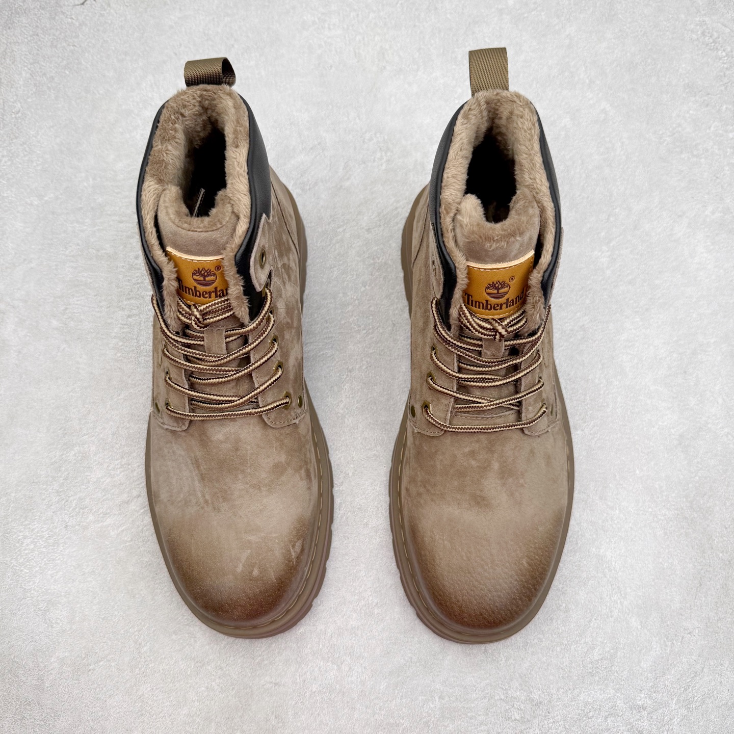 图片[2]-Timberland添柏岚/天伯伦秋冬新品（毛绒内里🔥保暖锁热）秋冬必备户外休闲大黄靴系列 广东大厂品质 原盒原包装 时尚潮流搭配 面料采用意大利🇮🇹顶级磨砂细纹牛皮 搭配防臭防腐真皮乳胶鞋垫 大底到五金都是代工厂原材料制作 同原版固特异永不开胶工艺 好货不杀猪 首单质量严格把控 全网独家首发 品质毋庸置疑 全套官网统一包装 给您完美的穿着体验 质量考究耐穿 型男必备 专治不帅 高品质脚感一流 今年冬季防寒户外专用 日常随意搭配 尺码：38 39 40 41 42 43 44（皮鞋码）-选品中心