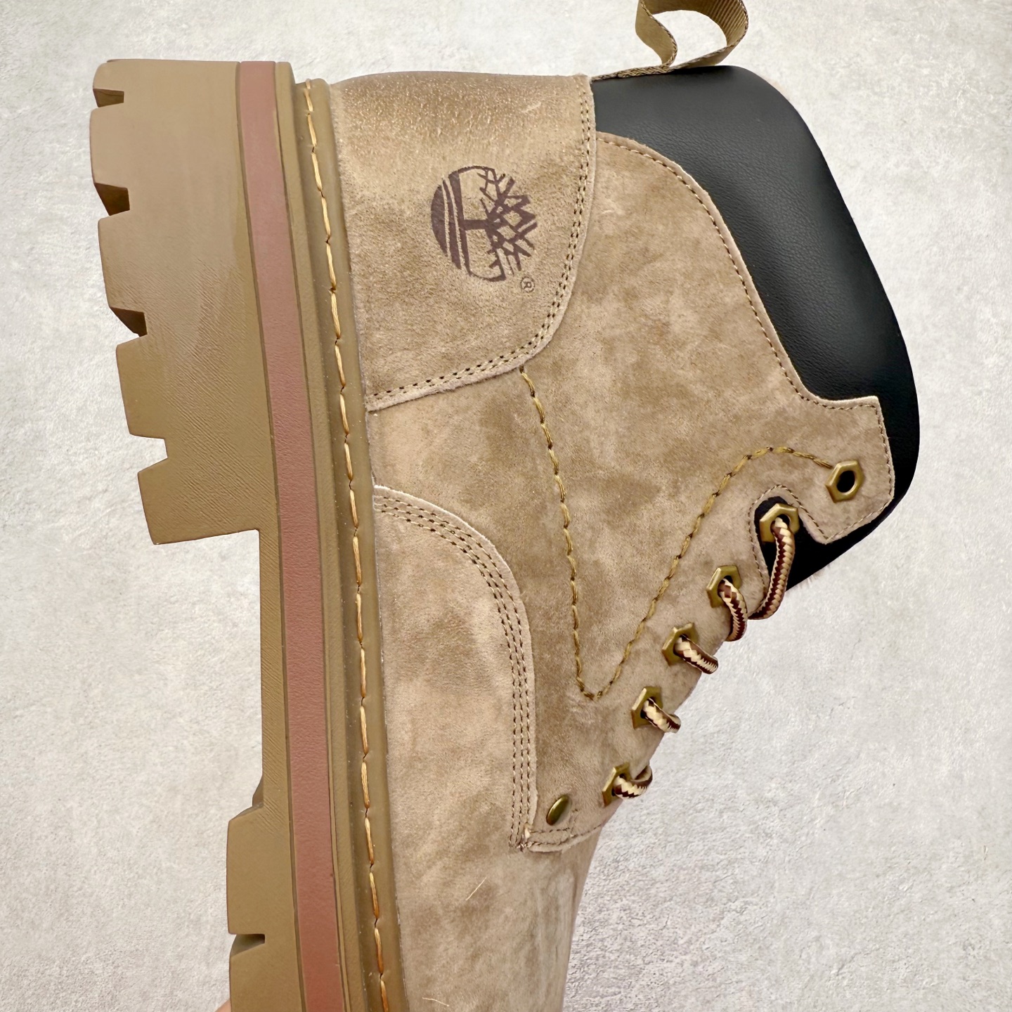 图片[6]-Timberland添柏岚/天伯伦秋冬新品（毛绒内里🔥保暖锁热）秋冬必备户外休闲大黄靴系列 广东大厂品质 原盒原包装 时尚潮流搭配 面料采用意大利🇮🇹顶级磨砂细纹牛皮 搭配防臭防腐真皮乳胶鞋垫 大底到五金都是代工厂原材料制作 同原版固特异永不开胶工艺 好货不杀猪 首单质量严格把控 全网独家首发 品质毋庸置疑 全套官网统一包装 给您完美的穿着体验 质量考究耐穿 型男必备 专治不帅 高品质脚感一流 今年冬季防寒户外专用 日常随意搭配 尺码：38 39 40 41 42 43 44（皮鞋码）-选品中心