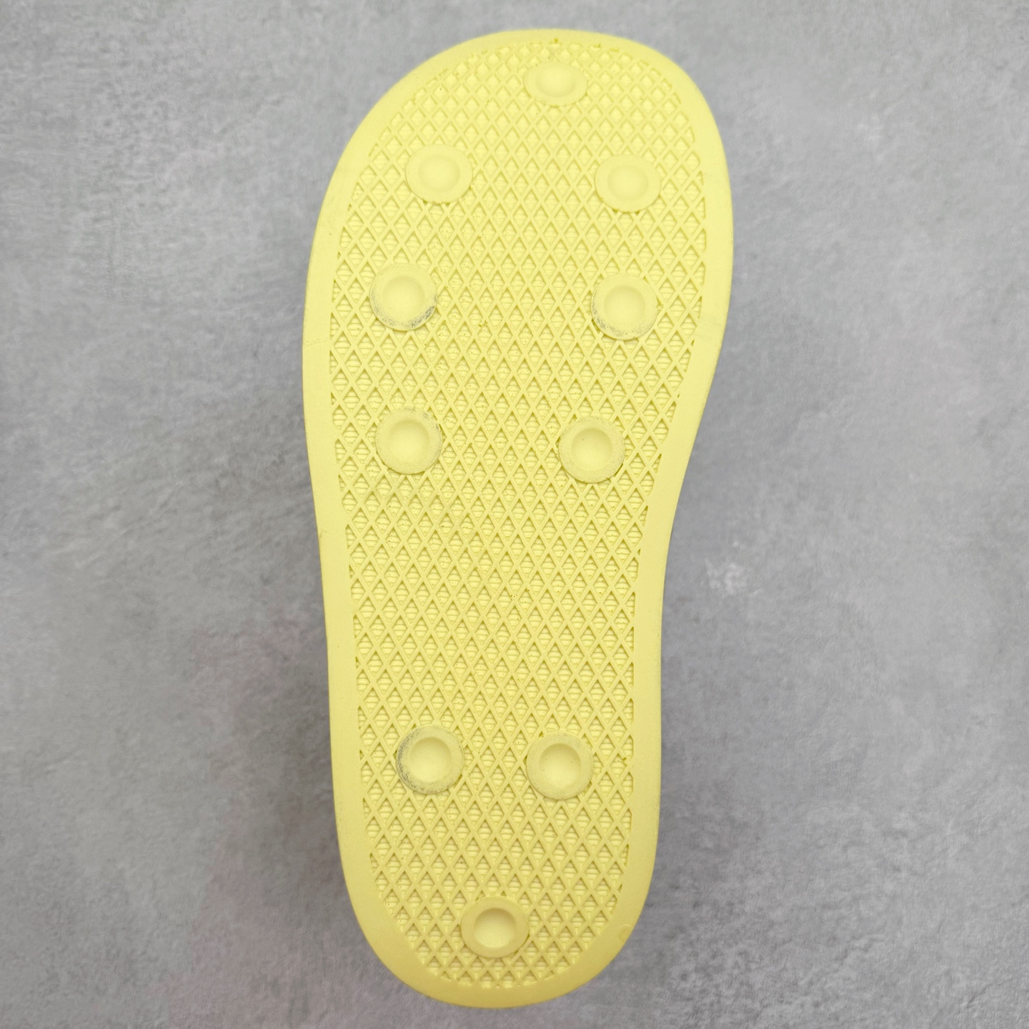 图片[9]-AD Originals Puffylette 一脚蹬袜套防水保暖面包鞋运动鞋 鞋面采用带有柔软内衬的编织材质制成 搭配鞋头显眼的 Three Stripes 图样 鞋跟与鞋垫亦有 Trefoil Logo 往下延伸则是搭载带有品牌标志的中底和橡胶外底 Originals Puffylette 首发配色为黑白主题配色 全新套穿式鞋款 Puffylette 释出 有柔软内衬的编织材质制成 搭配鞋头显眼的 Three Stripes 图样 尺码：28 29 30 31 32 33 34 35 36 37 38 39 40 41 42 43 44 45-选品中心