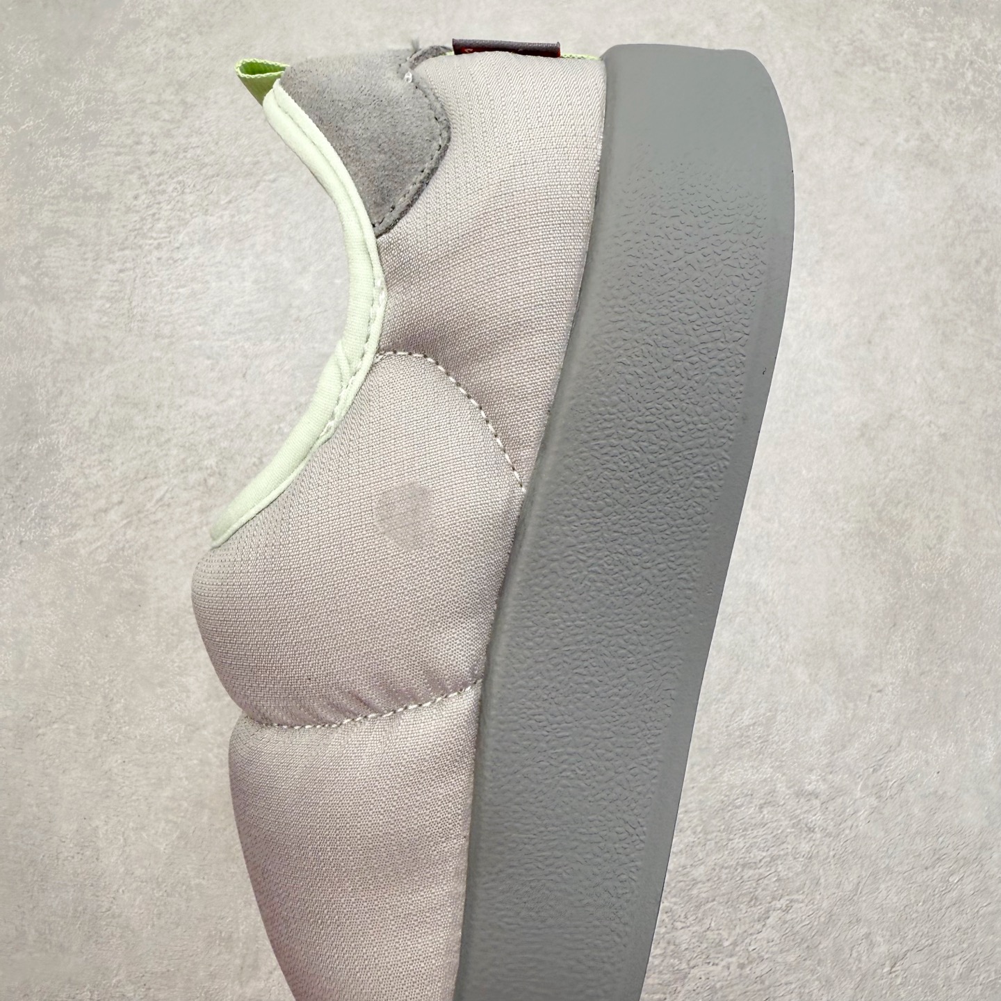 图片[7]-AD Originals Puffylette 一脚蹬袜套防水保暖面包鞋运动鞋 鞋面采用带有柔软内衬的编织材质制成 搭配鞋头显眼的 Three Stripes 图样 鞋跟与鞋垫亦有 Trefoil Logo 往下延伸则是搭载带有品牌标志的中底和橡胶外底 Originals Puffylette 首发配色为黑白主题配色 全新套穿式鞋款 Puffylette 释出 有柔软内衬的编织材质制成 搭配鞋头显眼的 Three Stripes 图样 尺码：28 29 30 31 32 33 34 35 36 37 38 39 40 41 42 43 44 45-选品中心