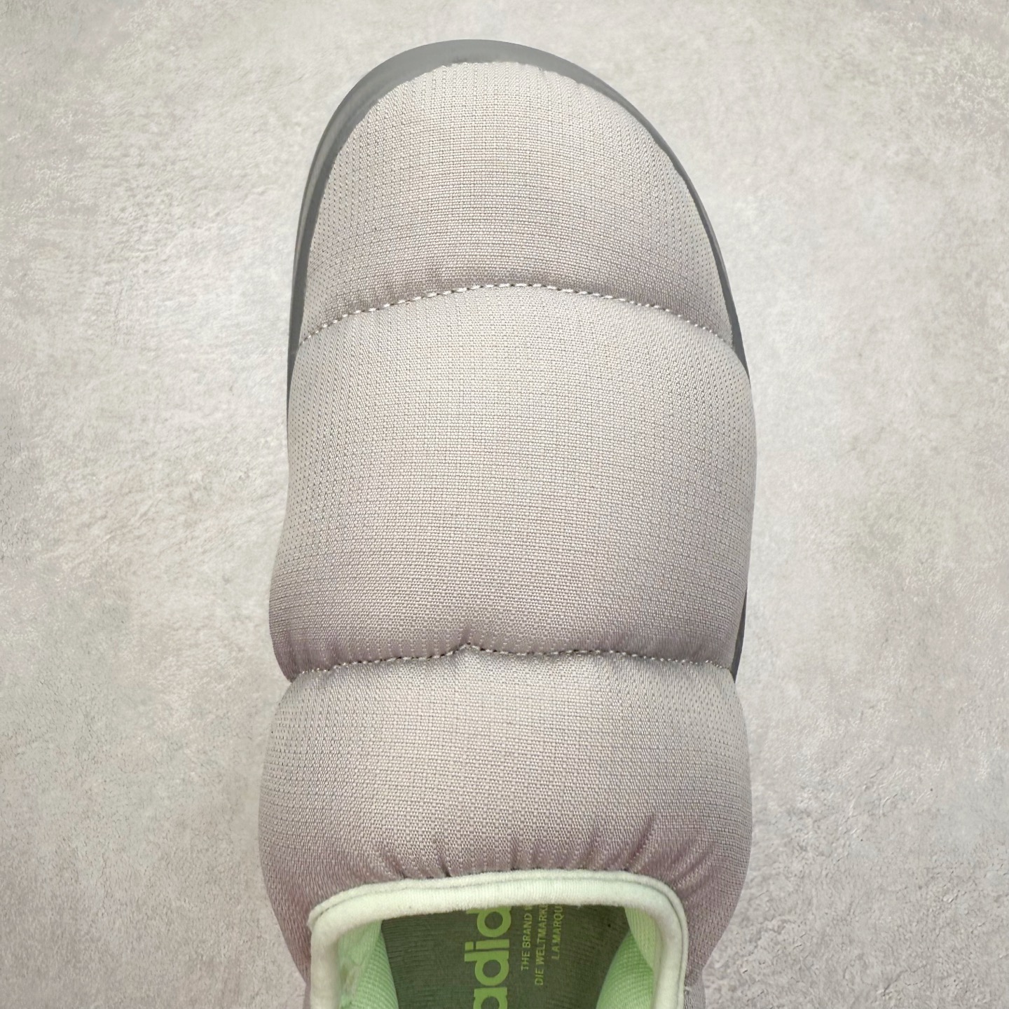 图片[4]-AD Originals Puffylette 一脚蹬袜套防水保暖面包鞋运动鞋 鞋面采用带有柔软内衬的编织材质制成 搭配鞋头显眼的 Three Stripes 图样 鞋跟与鞋垫亦有 Trefoil Logo 往下延伸则是搭载带有品牌标志的中底和橡胶外底 Originals Puffylette 首发配色为黑白主题配色 全新套穿式鞋款 Puffylette 释出 有柔软内衬的编织材质制成 搭配鞋头显眼的 Three Stripes 图样 尺码：28 29 30 31 32 33 34 35 36 37 38 39 40 41 42 43 44 45-选品中心