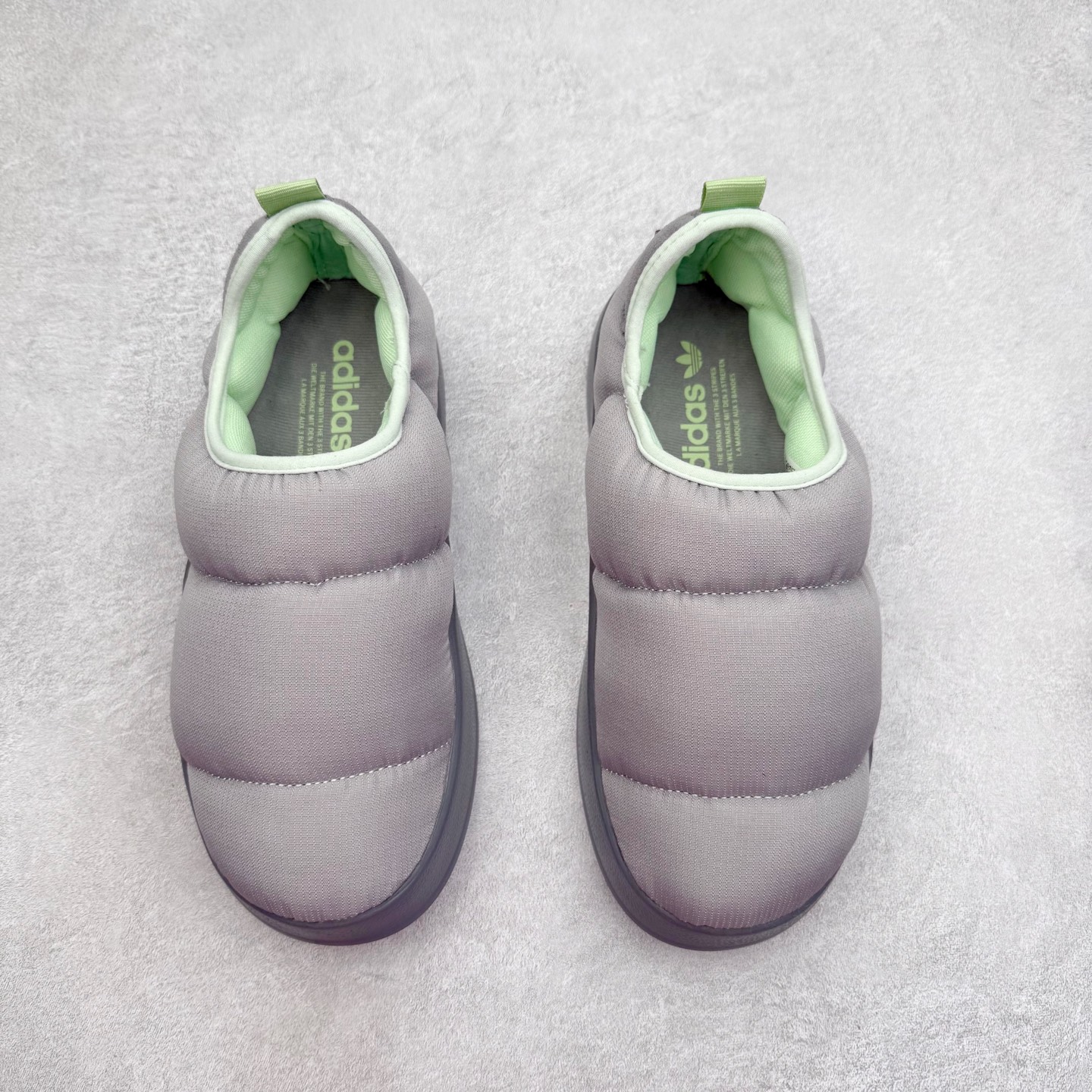 图片[2]-AD Originals Puffylette 一脚蹬袜套防水保暖面包鞋运动鞋 鞋面采用带有柔软内衬的编织材质制成 搭配鞋头显眼的 Three Stripes 图样 鞋跟与鞋垫亦有 Trefoil Logo 往下延伸则是搭载带有品牌标志的中底和橡胶外底 Originals Puffylette 首发配色为黑白主题配色 全新套穿式鞋款 Puffylette 释出 有柔软内衬的编织材质制成 搭配鞋头显眼的 Three Stripes 图样 尺码：28 29 30 31 32 33 34 35 36 37 38 39 40 41 42 43 44 45-选品中心