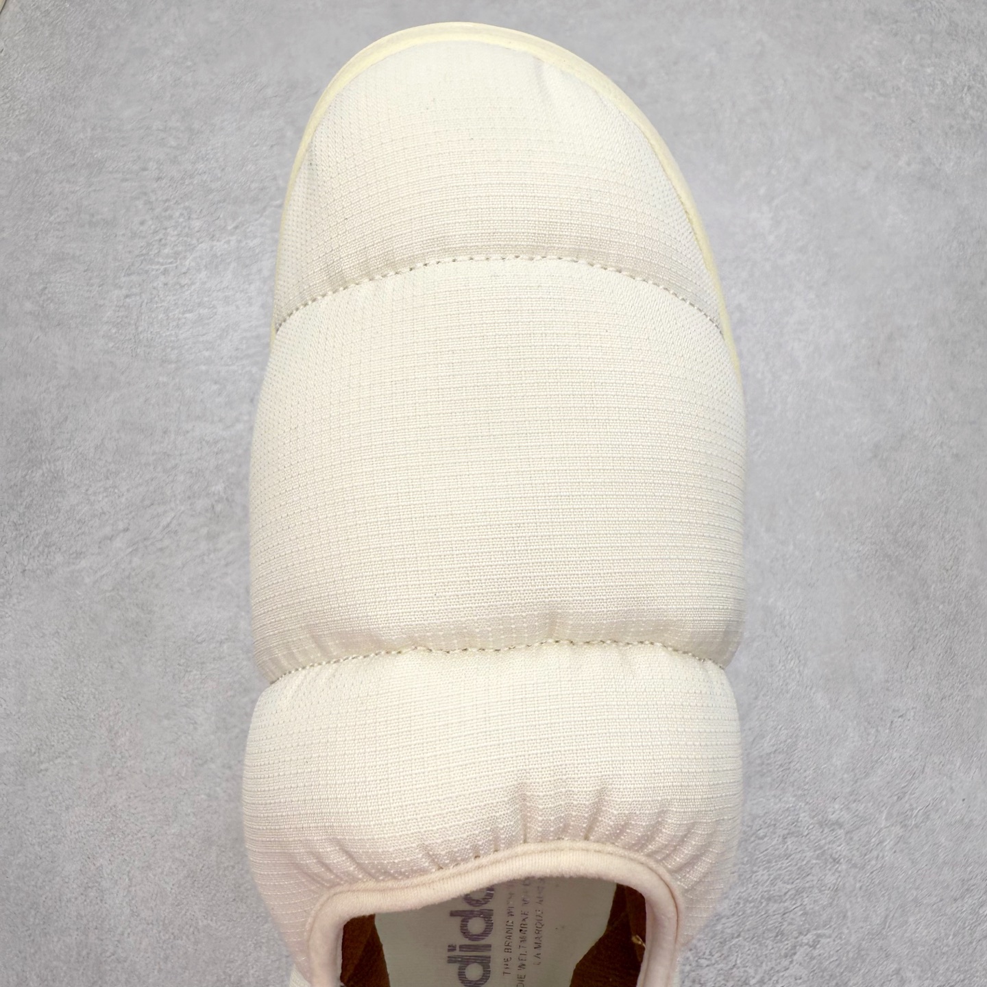 图片[4]-AD Originals Puffylette 一脚蹬袜套防水保暖面包鞋运动鞋 鞋面采用带有柔软内衬的编织材质制成 搭配鞋头显眼的 Three Stripes 图样 鞋跟与鞋垫亦有 Trefoil Logo 往下延伸则是搭载带有品牌标志的中底和橡胶外底 Originals Puffylette 首发配色为黑白主题配色 全新套穿式鞋款 Puffylette 释出 有柔软内衬的编织材质制成 搭配鞋头显眼的 Three Stripes 图样 尺码：28 29 30 31 32 33 34 35 36 37 38 39 40 41 42 43 44 45-选品中心