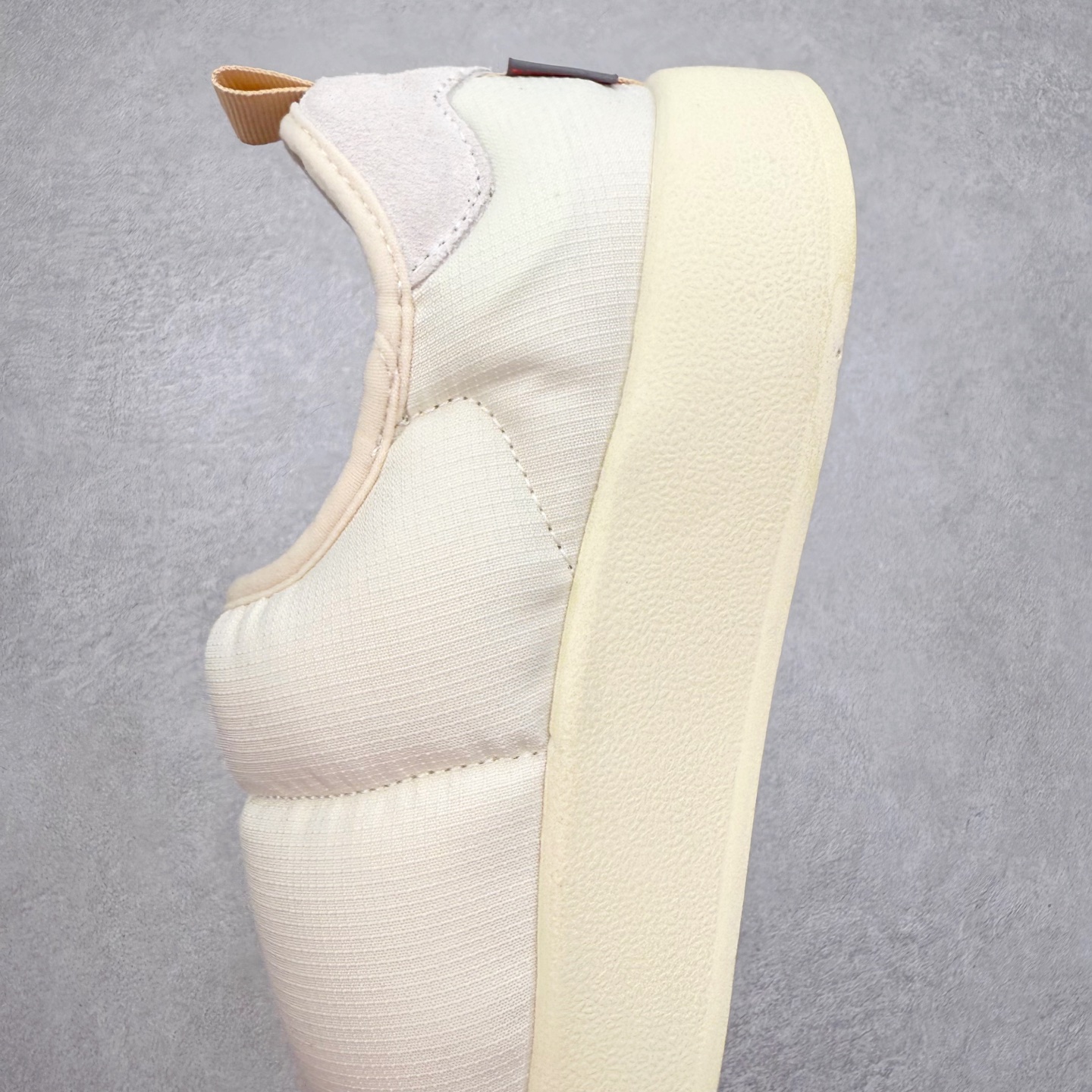 图片[7]-AD Originals Puffylette 一脚蹬袜套防水保暖面包鞋运动鞋 鞋面采用带有柔软内衬的编织材质制成 搭配鞋头显眼的 Three Stripes 图样 鞋跟与鞋垫亦有 Trefoil Logo 往下延伸则是搭载带有品牌标志的中底和橡胶外底 Originals Puffylette 首发配色为黑白主题配色 全新套穿式鞋款 Puffylette 释出 有柔软内衬的编织材质制成 搭配鞋头显眼的 Three Stripes 图样 尺码：28 29 30 31 32 33 34 35 36 37 38 39 40 41 42 43 44 45-选品中心