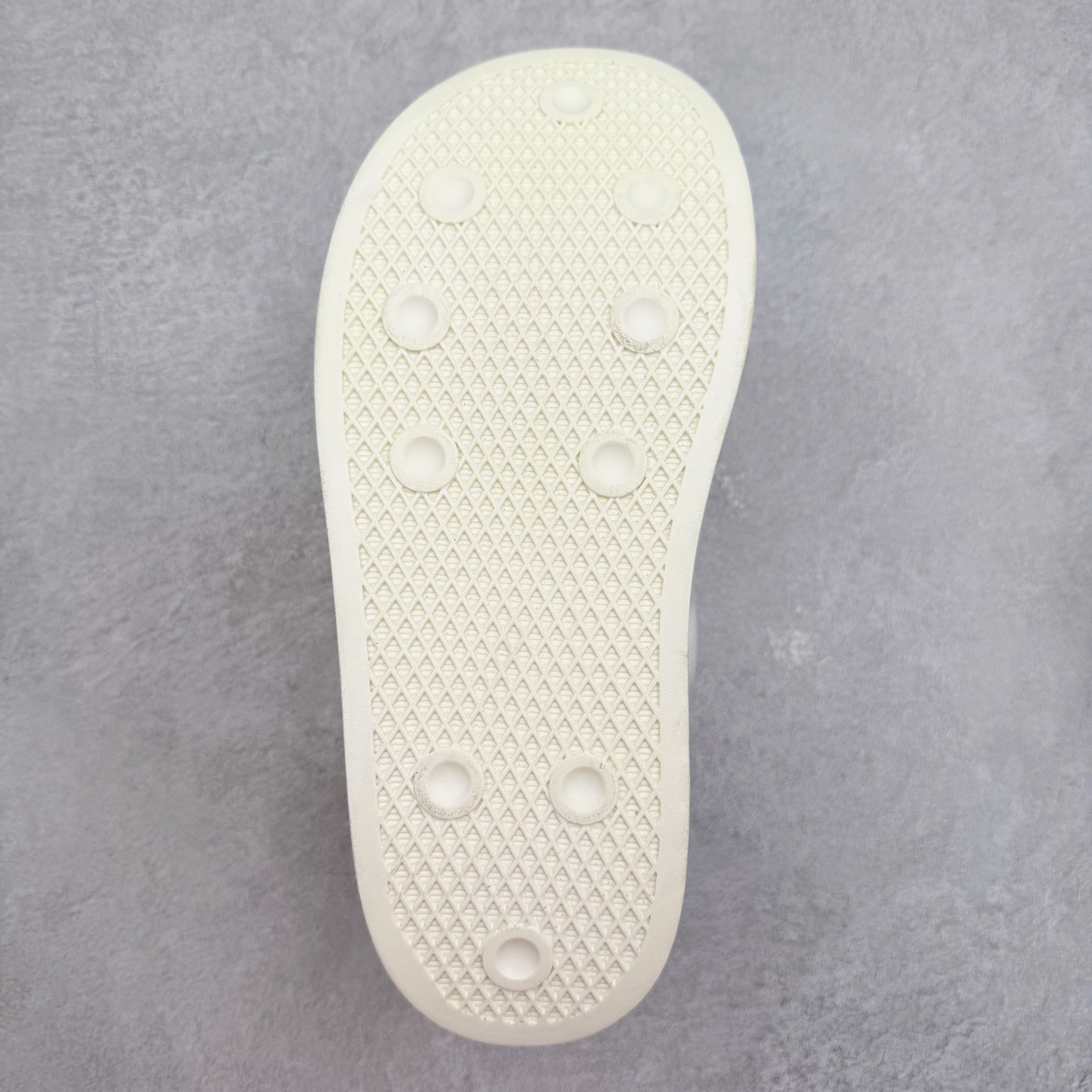 图片[9]-AD Originals Puffylette 一脚蹬袜套防水保暖面包鞋运动鞋 鞋面采用带有柔软内衬的编织材质制成 搭配鞋头显眼的 Three Stripes 图样 鞋跟与鞋垫亦有 Trefoil Logo 往下延伸则是搭载带有品牌标志的中底和橡胶外底 Originals Puffylette 首发配色为黑白主题配色 全新套穿式鞋款 Puffylette 释出 有柔软内衬的编织材质制成 搭配鞋头显眼的 Three Stripes 图样 尺码：28 29 30 31 32 33 34 35 36 37 38 39 40 41 42 43 44 45-选品中心