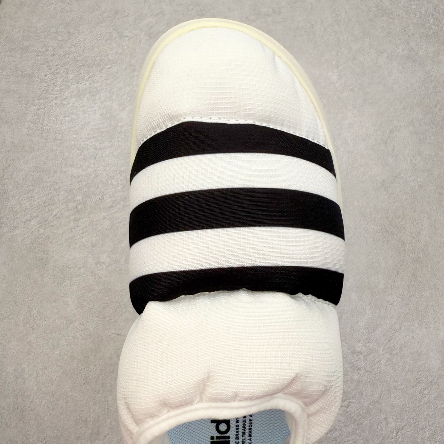 图片[4]-AD Originals Puffylette 一脚蹬袜套防水保暖面包鞋运动鞋 鞋面采用带有柔软内衬的编织材质制成 搭配鞋头显眼的 Three Stripes 图样 鞋跟与鞋垫亦有 Trefoil Logo 往下延伸则是搭载带有品牌标志的中底和橡胶外底 Originals Puffylette 首发配色为黑白主题配色 全新套穿式鞋款 Puffylette 释出 有柔软内衬的编织材质制成 搭配鞋头显眼的 Three Stripes 图样 尺码：28 29 30 31 32 33 34 35 36 37 38 39 40 41 42 43 44 45-选品中心