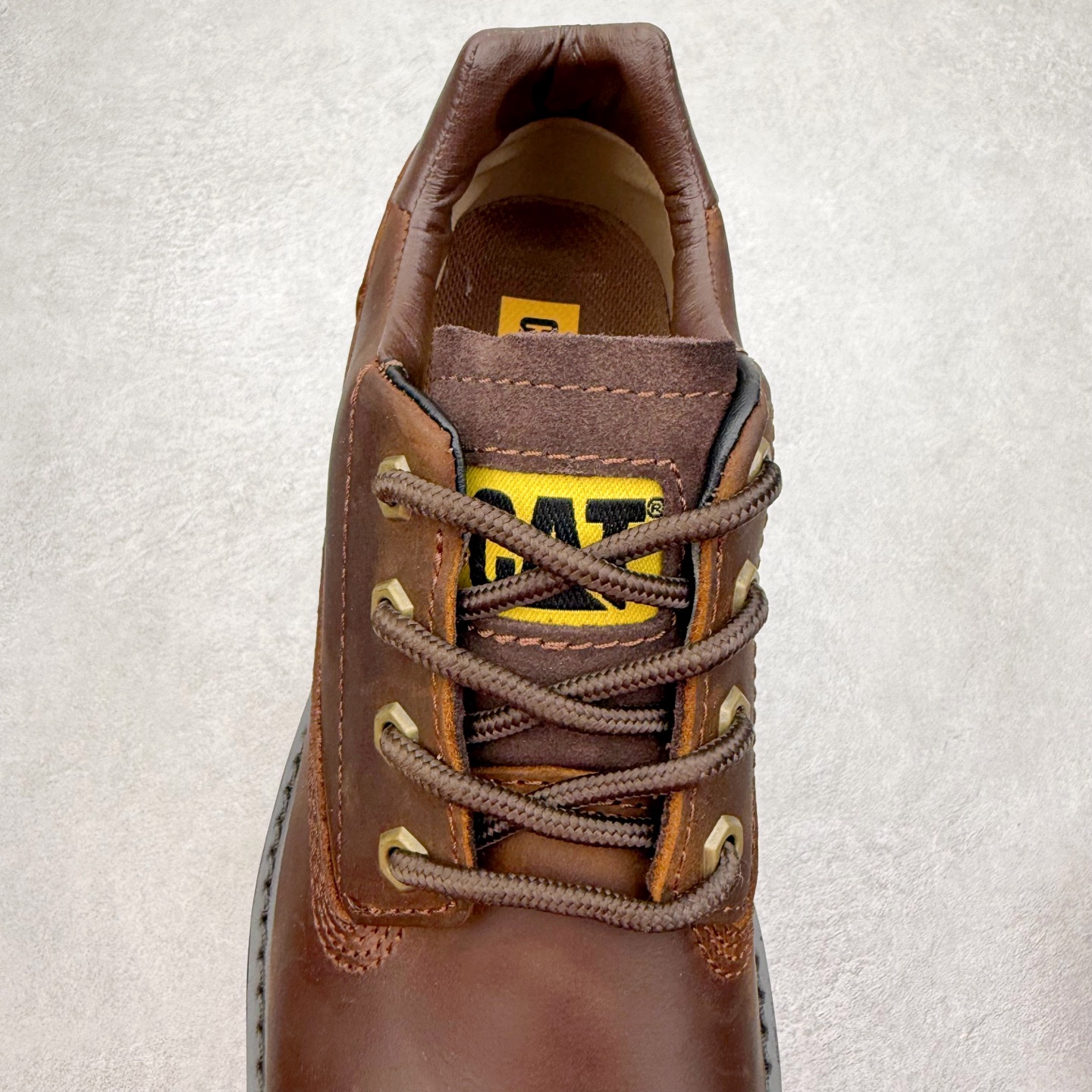 图片[5]-CAT/卡特 硬汉推土机品牌 经典百搭户外低帮休闲马丁靴 广东大厂品质 官网常年主打款 时尚潮流搭配 面料釆用意大利进口磨砂牛皮 全鞋真牛皮材料 大底到五金都是代工厂原材料制作 好货不杀猪 首单质量严格把控 全套官网统一包装 今年冬季防寒户外专用 日常随意搭配 型男必备 货号：P701268 尺码：39 40 41 42 43 44（皮鞋码）-选品中心