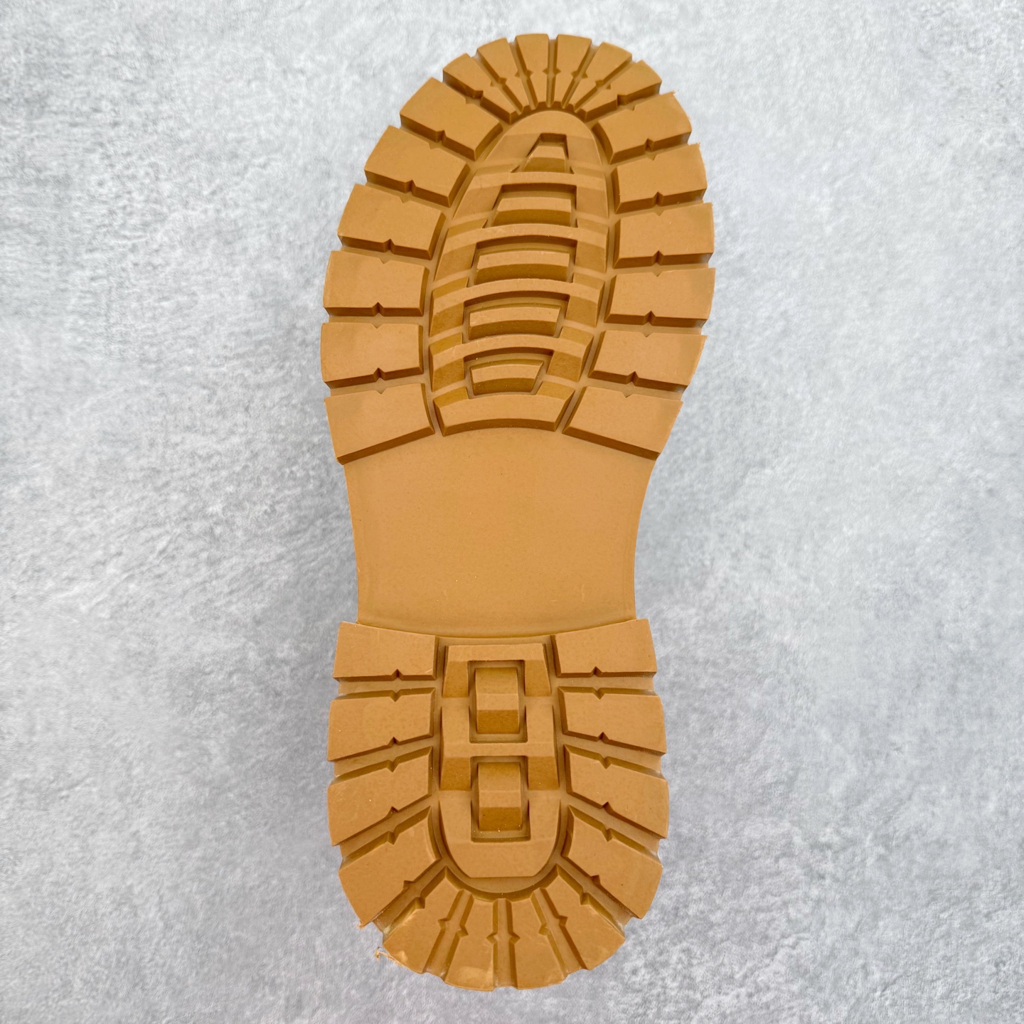 图片[9]-CAT卡特 户外工装轻底休闲马丁靴大黄靴系列 广东大厂品质 全新工艺升级 全鞋真牛皮材料 大底到五金都是代工厂原材料制作 同原版固特异永不开胶工艺 好货不杀猪 首单质量严格把控 全网独家首发 品质毋庸置疑 全套官网统一包装 今年冬季防寒户外专用 日常随意搭配 尺码：39 40 41 42 43 44（皮鞋码）-选品中心