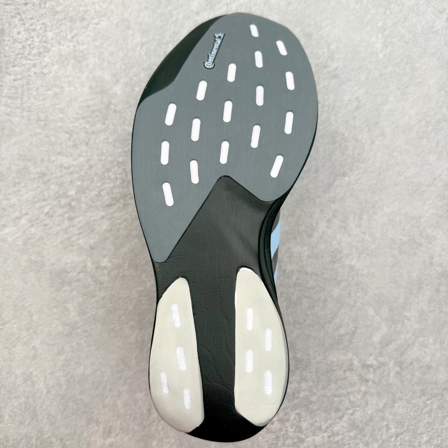 图片[9]-AD Adizero EVO SL 马拉松竞速专业跑鞋 CELERMESH针织网面非常轻薄 纤维间的缝隙很大 可以保证跑步时的透气、排汗效果 鞋舌直接与两侧的内衬和鞋底连接在一起 在跑步过程中不会被鞋舌的左右移动所困扰 在标准鞋带孔的基础上再拓宽一组鞋带孔 适合不同脚型的需求 突破性 EnergyRods 技术，有助于跑者实现更好的成绩 中底独特的LIGHTSTRIKE PRO泡棉材质 微弹感觉在跑步过程中给予了良好的支撑体验 对于顶级精英和高水平进阶跑者来说 ADIOS PRO是一双值得信赖的竞速比赛用鞋 尺码：36 36.5 37.5 38 38.5 39 40 40.5 41 42 42.5 43 44 44.5 45-选品中心