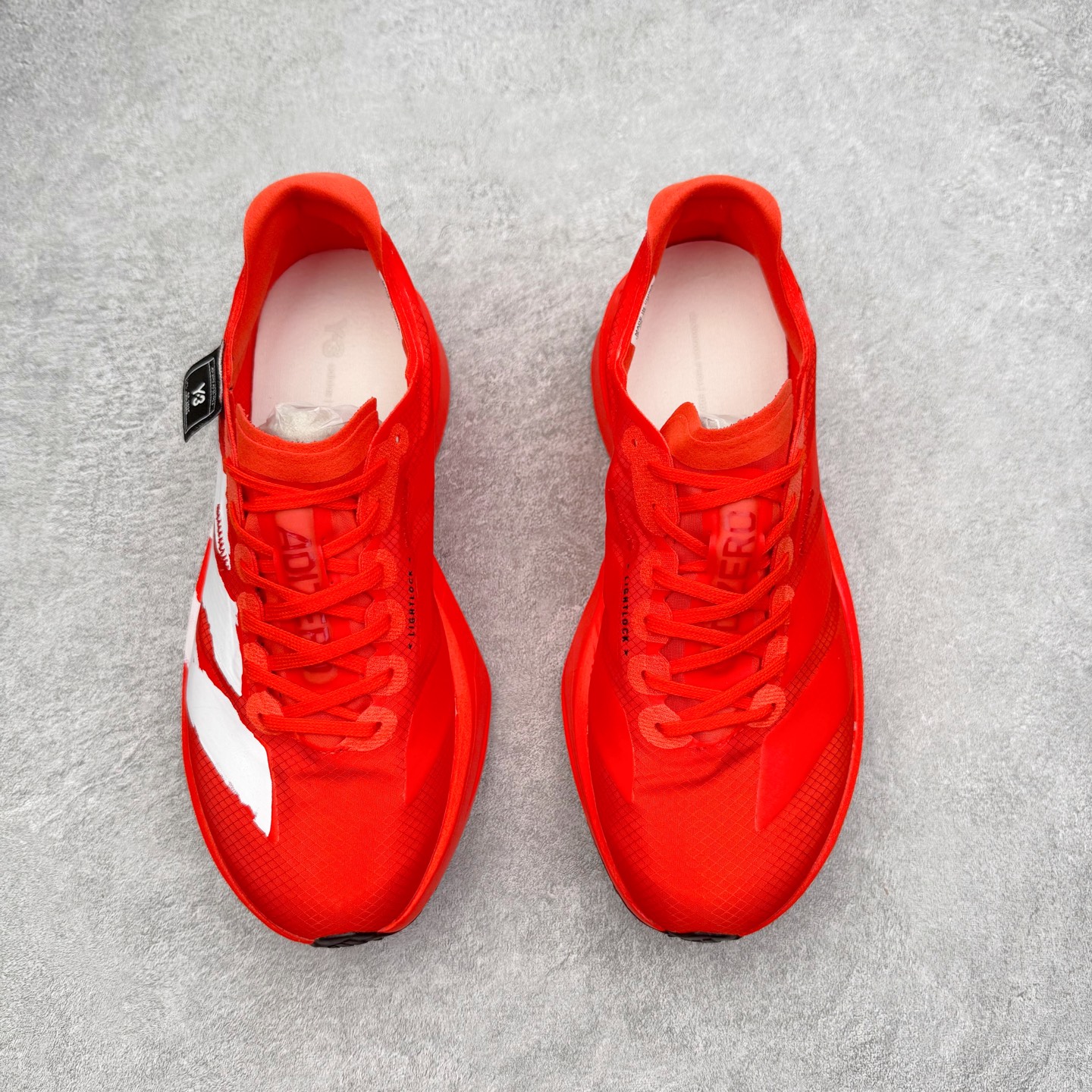 图片[2]-AD Adizero Adios Pro 4 马拉松竞速专业跑鞋 JR6659 CELERMESH针织网面非常轻薄 纤维间的缝隙很大 可以保证跑步时的透气、排汗效果 鞋舌直接与两侧的内衬和鞋底连接在一起 在跑步过程中不会被鞋舌的左右移动所困扰 在标准鞋带孔的基础上再拓宽一组鞋带孔 适合不同脚型的需求 突破性 EnergyRods 技术，有助于跑者实现更好的成绩 中底独特的LIGHTSTRIKE PRO泡棉材质 微弹感觉在跑步过程中给予了良好的支撑体验 对于顶级精英和高水平进阶跑者来说 ADIOS PRO是一双值得信赖的竞速比赛用鞋 尺码：36 36.5 37.5 38 38.5 39 40 40.5 41 42 42.5 43 44 44.5 45-选品中心